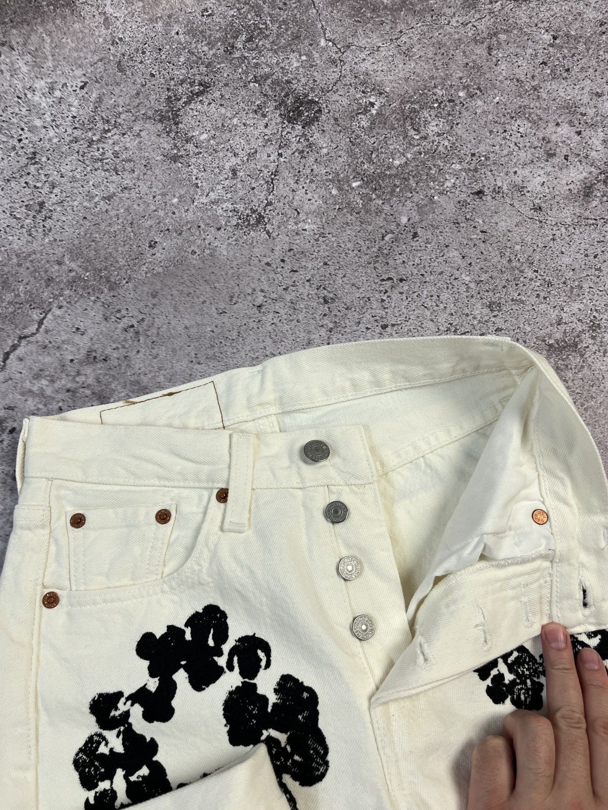 DENIM TEARS × Levi's Denim Tears x Levi's Cotton Wreath Jean White Size US 26 / EU 42 - 13 Thumbnail