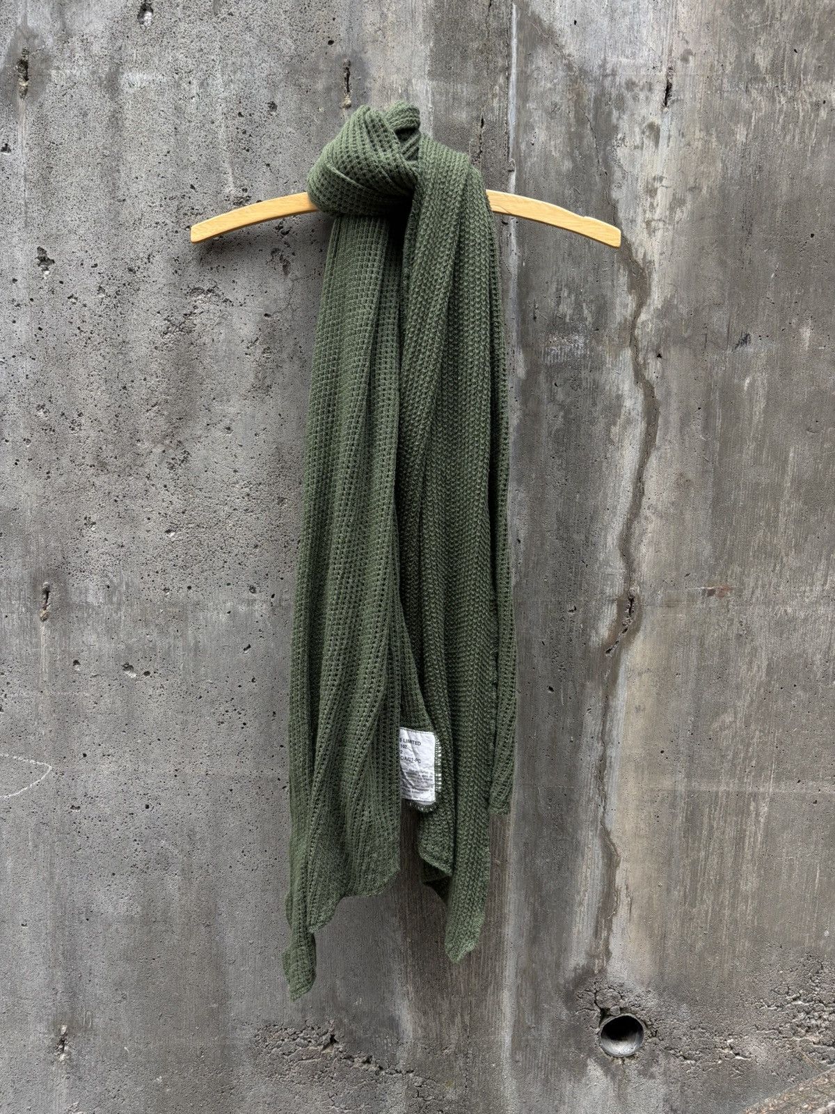 Vintage 1960/1970s Canadian military cotton scarf