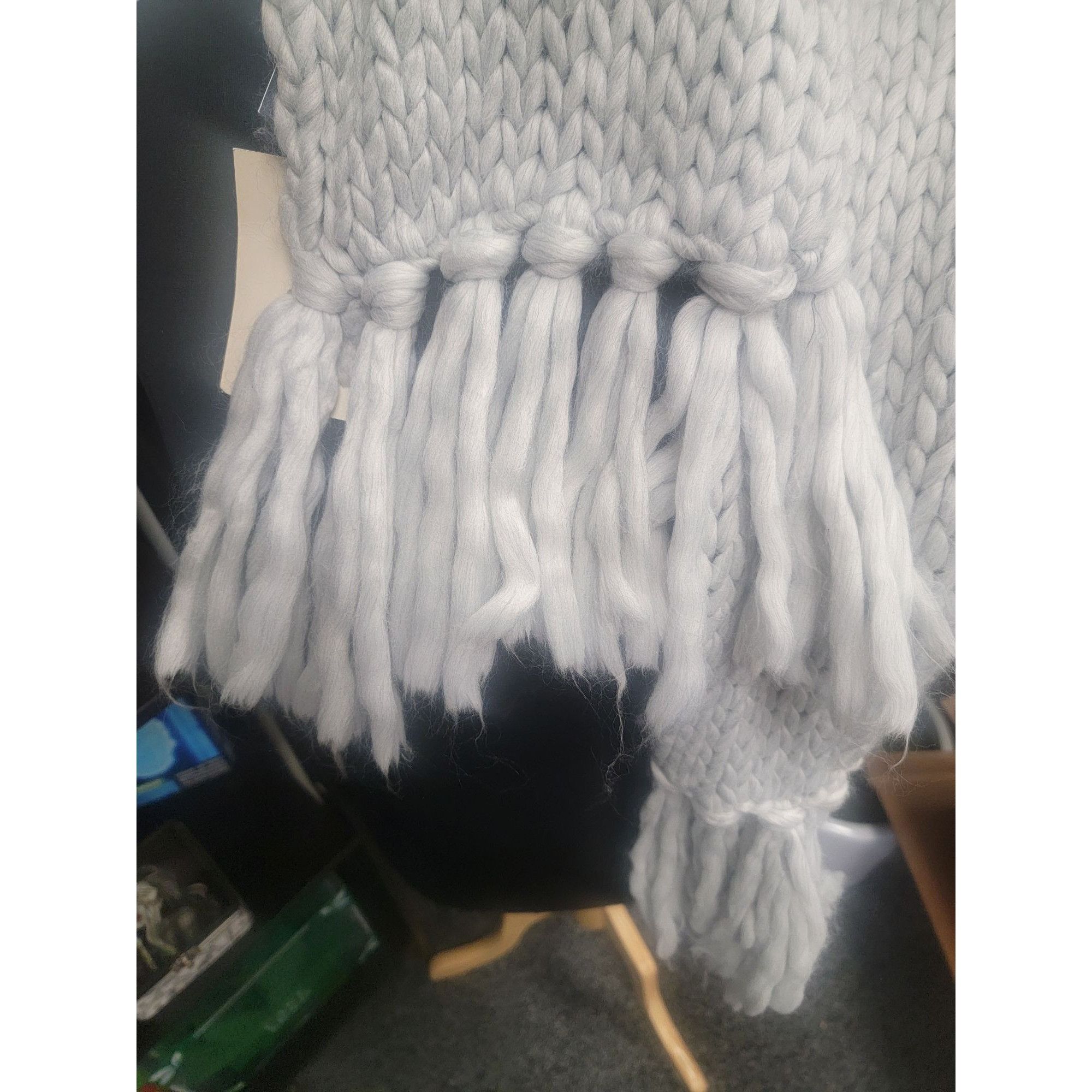 Other Hand-Knit White Acrylic Scarf With Tassels Size ONE SIZE - 2 Thumbnail