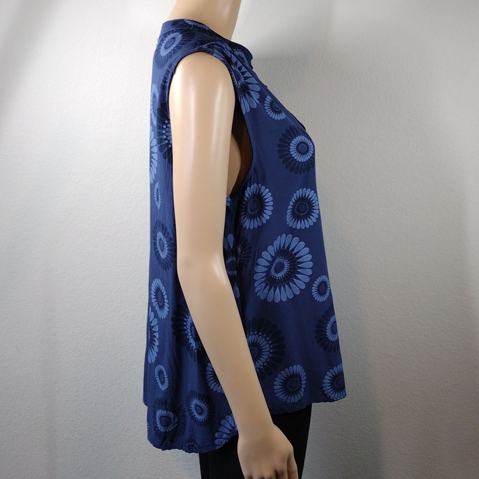 Other Linda Made In Italy Navy Blue Floral Flowy Tank Top Shirt Size XL / US 12-14 / IT 48-50 - 4 Thumbnail