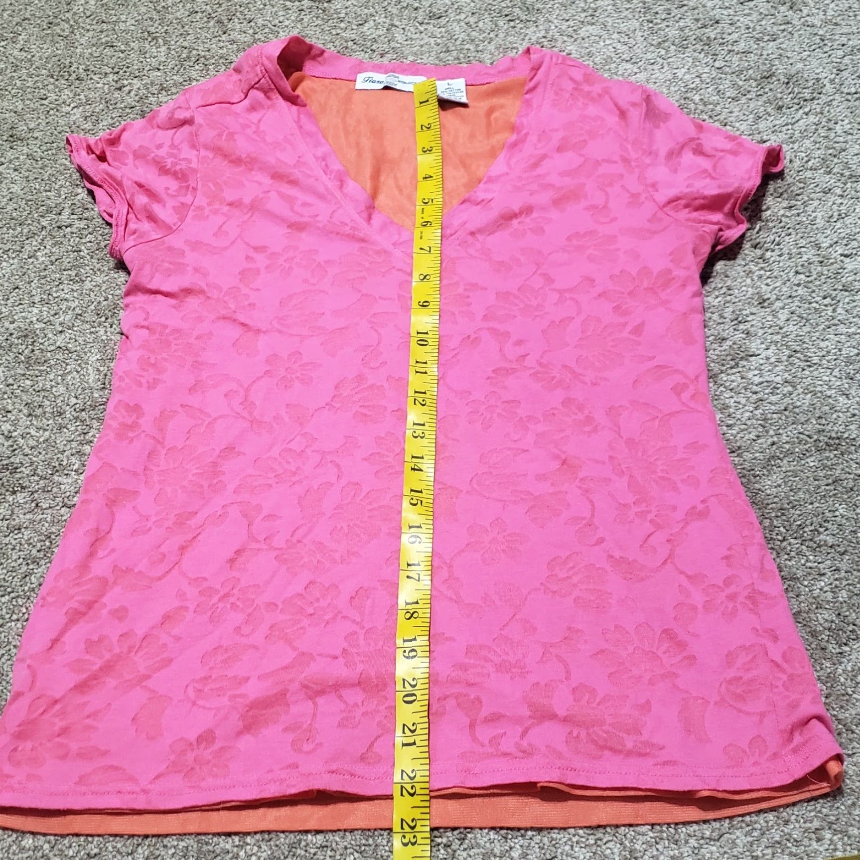 Vintage VINTAGE Tiara International Shirt Women’s Large Pink Floral All Over V Neck Short Sleeve Knit T-Shirt Casual Summer fallspringwinter Size L / US 10 / IT 46 - 5 Thumbnail