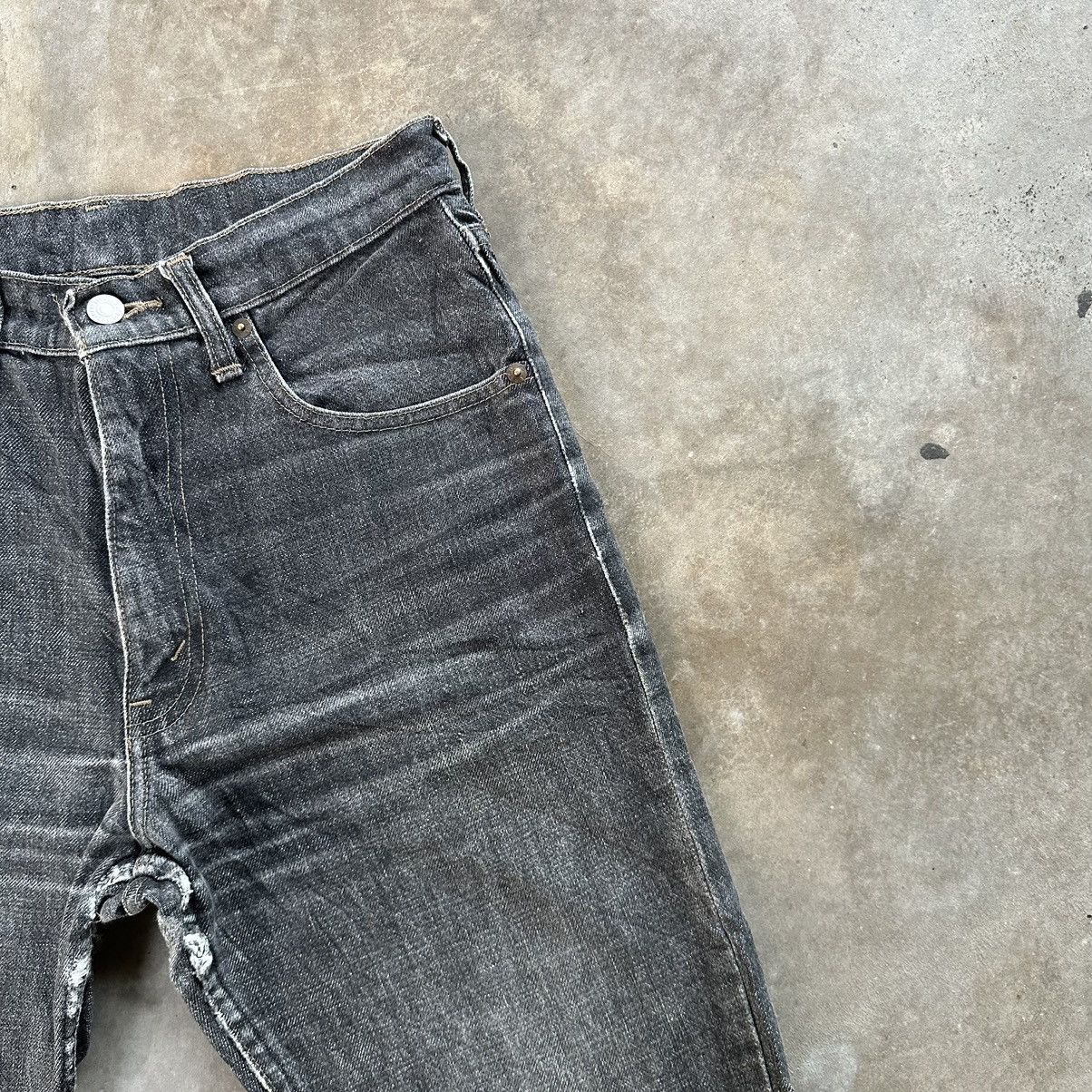 Levi's Vintage Levi’s Black Faded Jean Distressed Denim Pant W29 Size US 29 - 4 Thumbnail