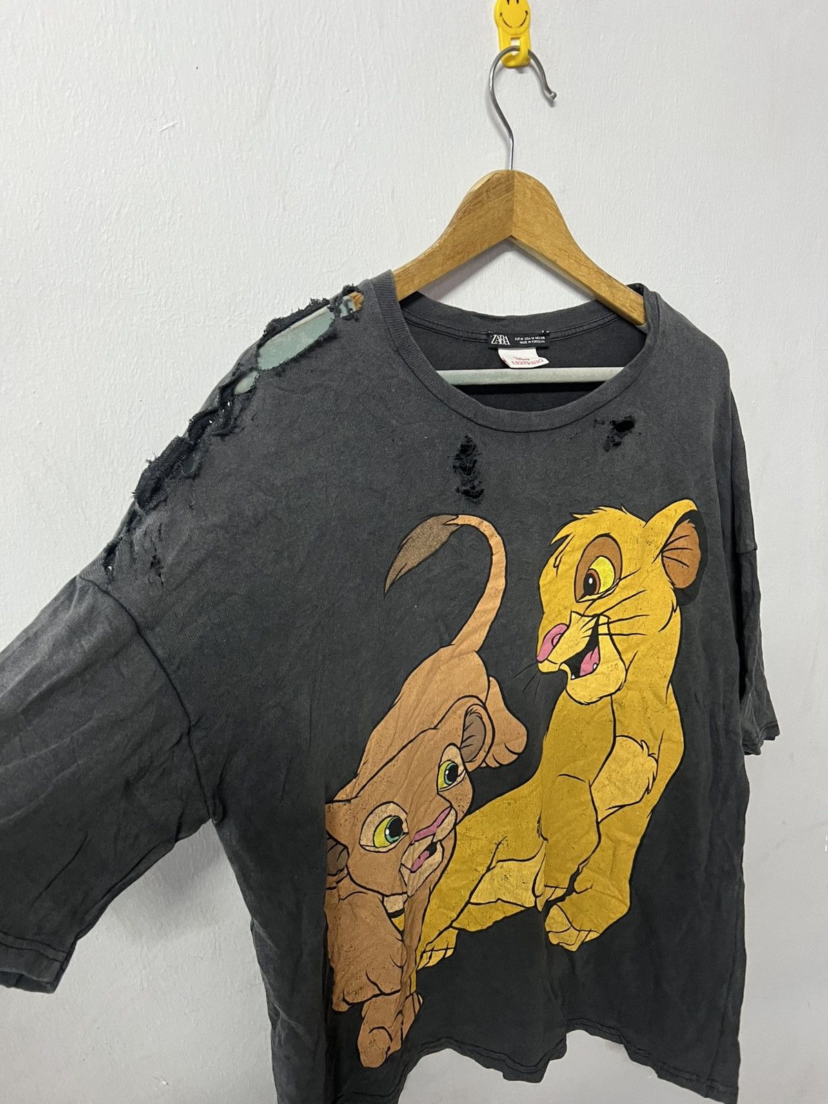 Anime THRASHED FADED LION KING BIG PRINT Size US M / EU 48-50 / 2 - 1 Thumbnail