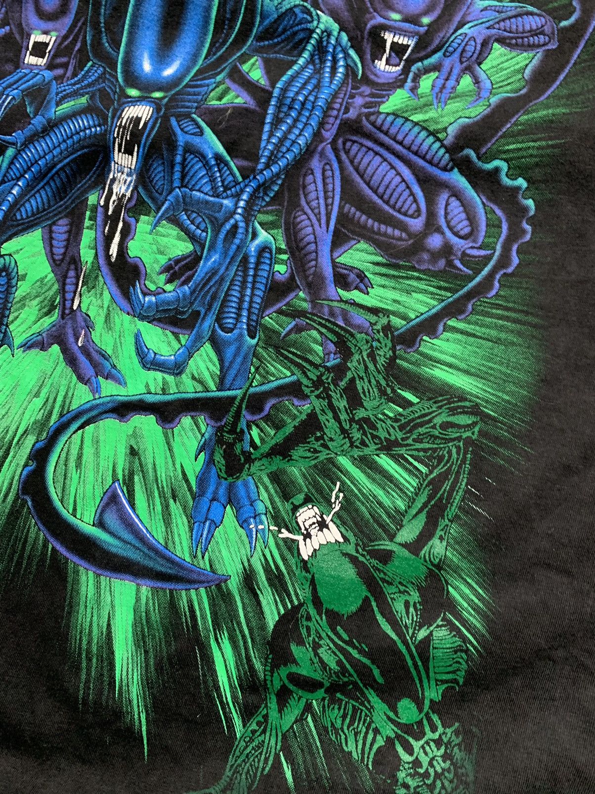 Vintage Vintage distressed Aliens Movie over print graphic t shirt Size US XL / EU 56 / 4 - 7 Thumbnail