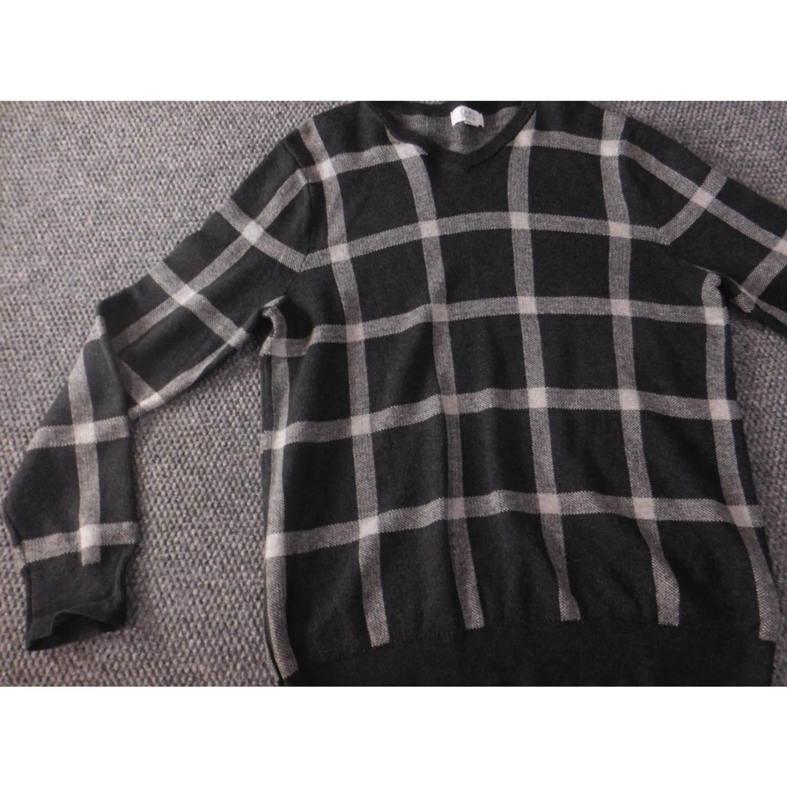 Croft & Barrow **Croft & Barrow Men's Large Black Plaid Pullover V-Neck Sweater** User: Croft & Barrow Men's Large Black Plaid Pullover V-Neck Sweater Size US L / EU 52-54 / 3 - 3 Thumbnail