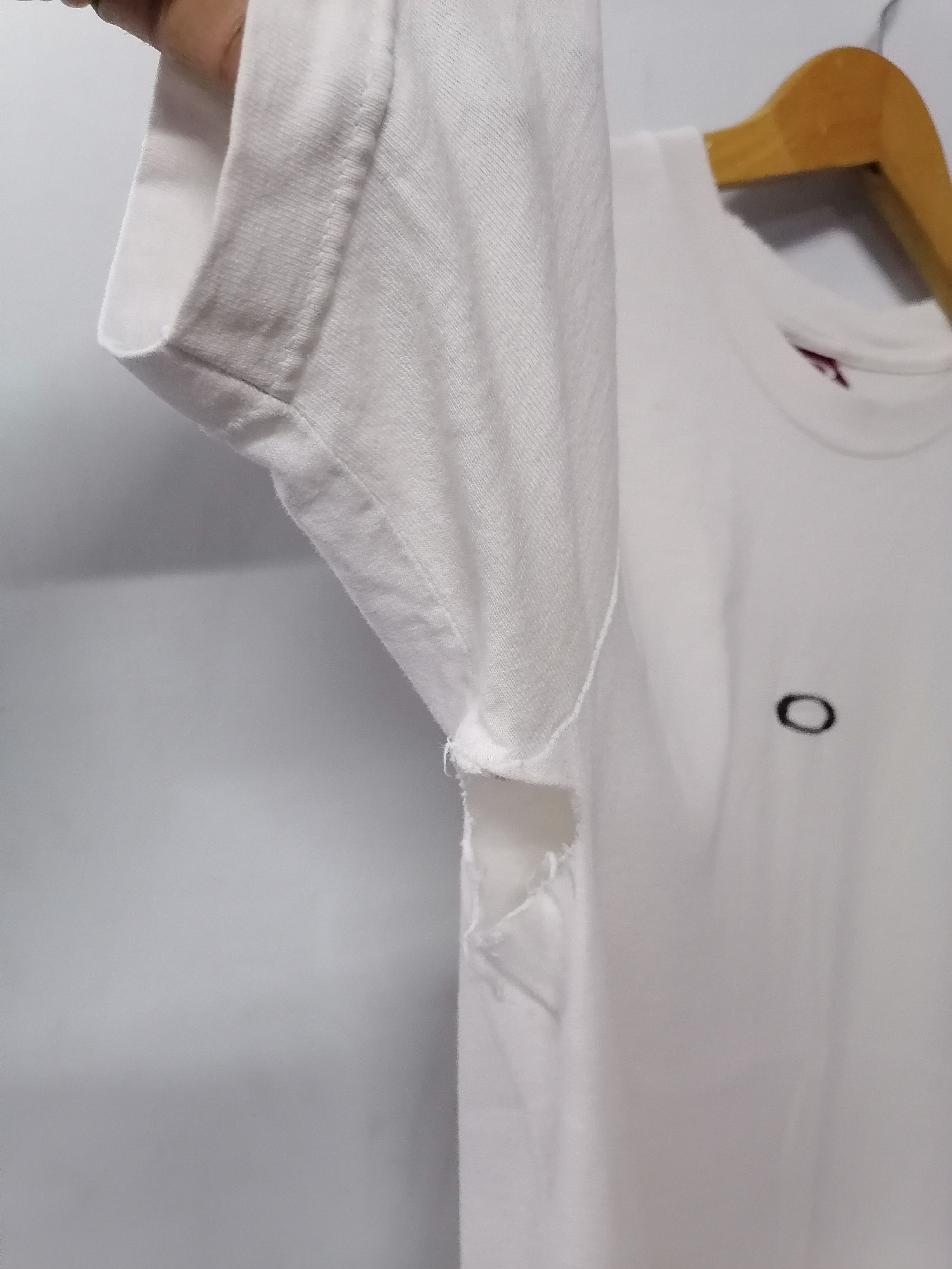 Oakley × Vintage Trashed Faded 00s Oakley Distressed T-shirt Size US S / EU 44-46 / 1 - 3 Thumbnail