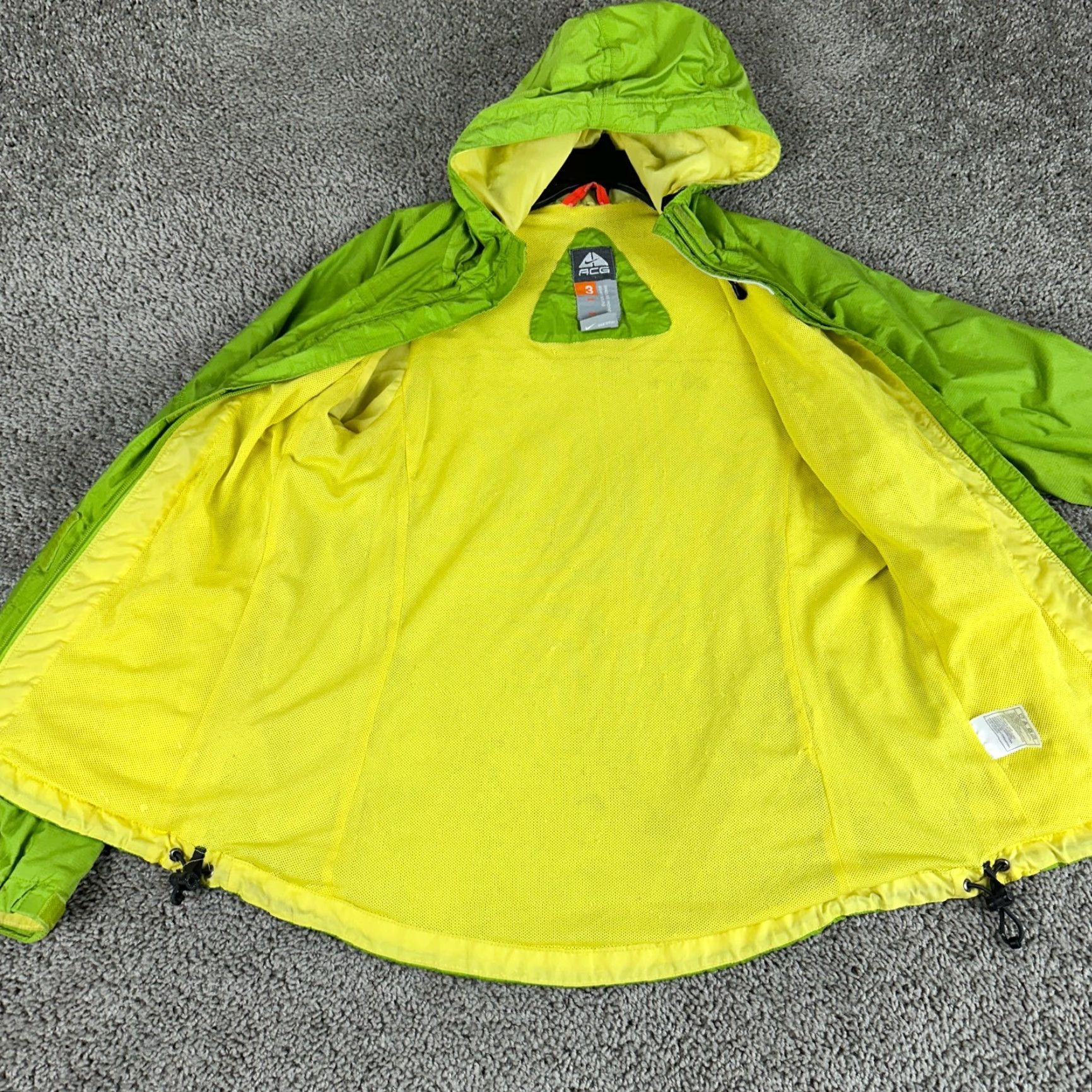 Nike ACG VINTAGE Nike ACG Jacket Womens S Green Yellow All Conditions Gear Windbreaker Full Zip Womens S Green Nike ACG Windbreaker 90s Sports Gender: Womens Size S / US 4 / IT 40 - 2 Thumbnail