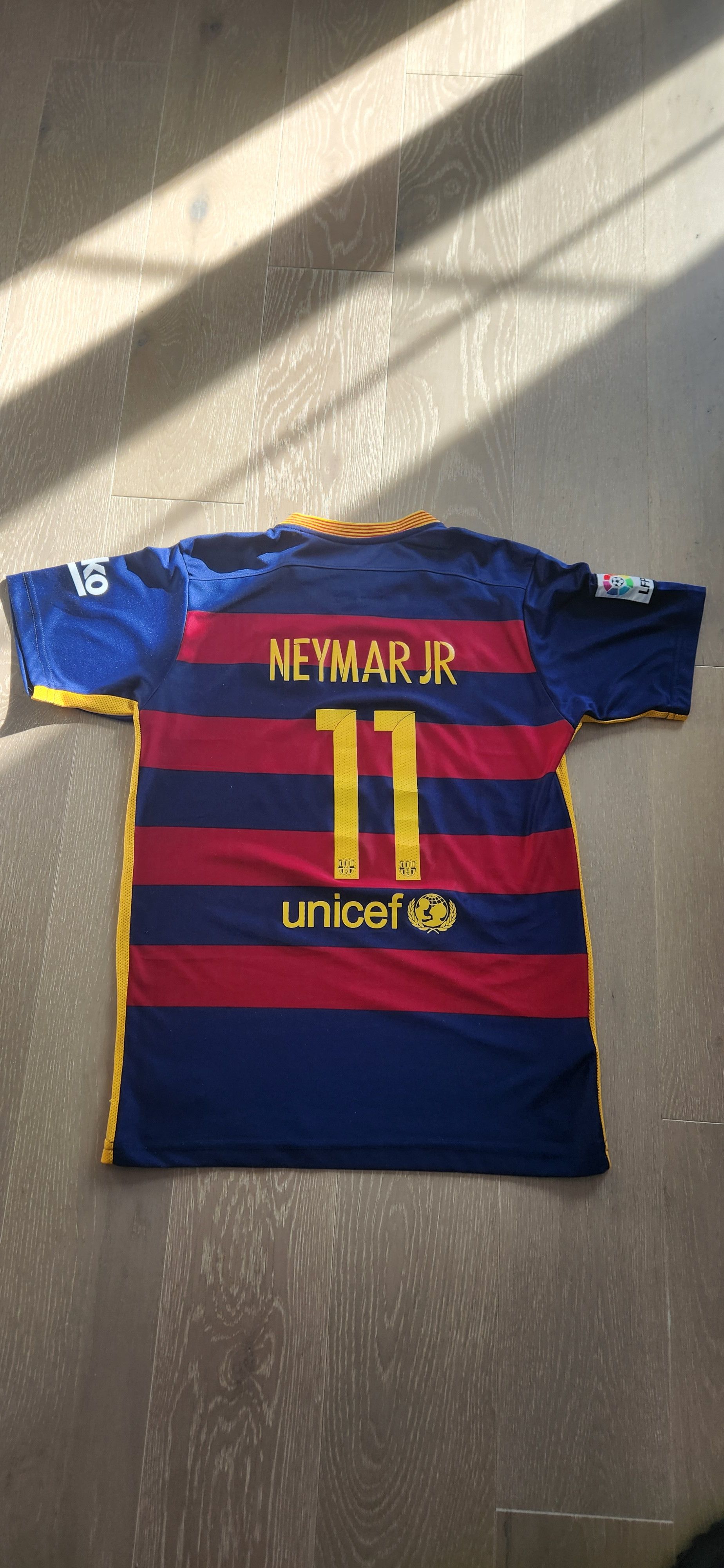 Neymar 2015 FC Barcelona jersey Size XL