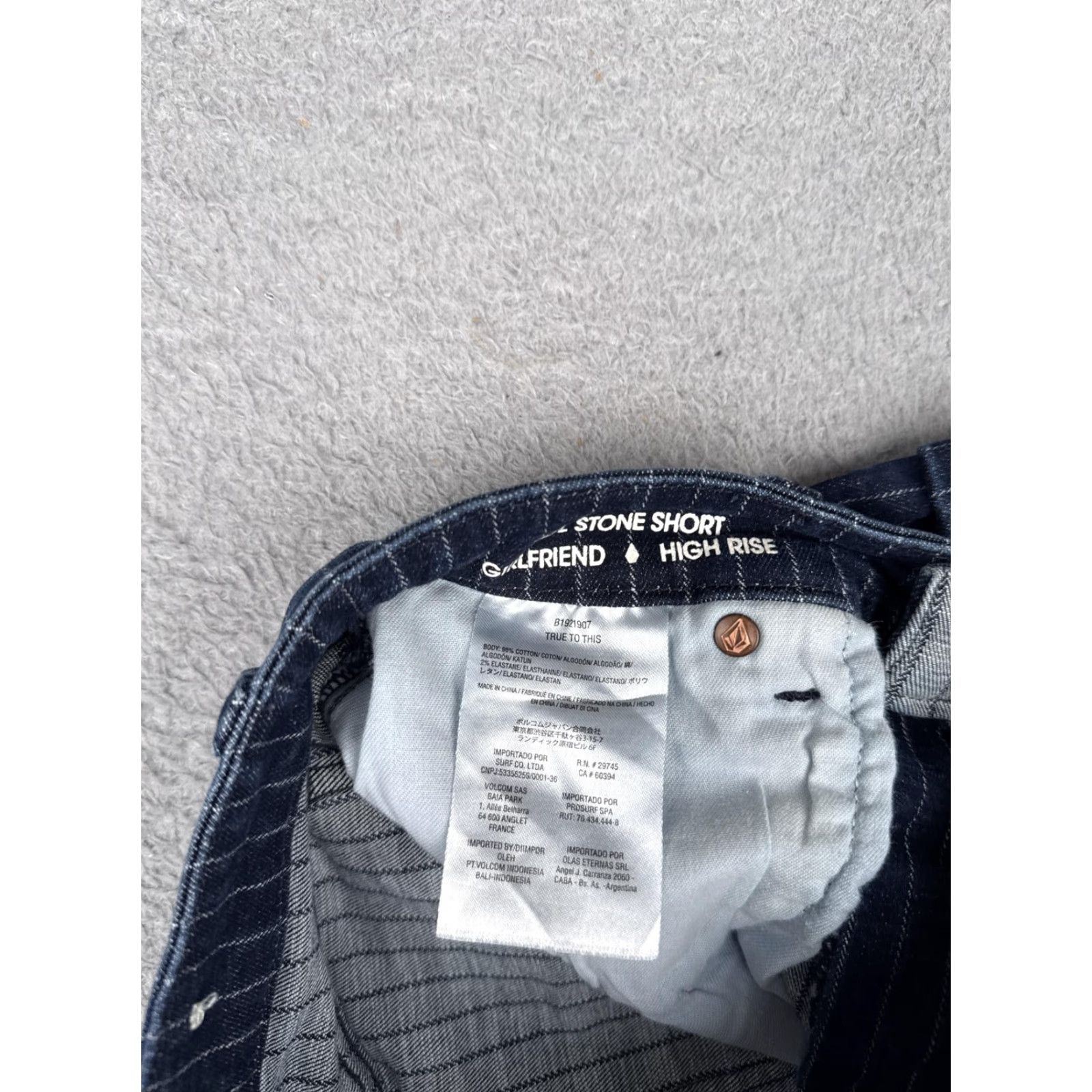 Volcom Volcom Denim Shorts Womens 28 Blue High Rise Button Fly Striped Cuffed Cut-Off Stretch Pocket 5-Pocket Casual Summer Varsity American Mens? Size 28" / US 6 / IT 42 - 7 Thumbnail