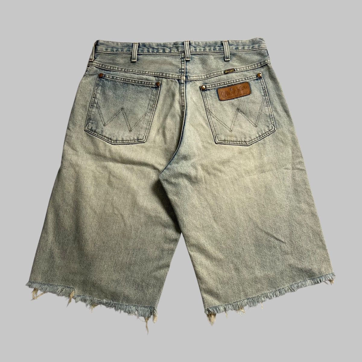 Japanese Brand × Vintage × Wrangler WRANGLER - Vtg 90s Jorts Mudwash Distressed Jeans 🇯🇵 Size US 34 / EU 50 - 1 Thumbnail