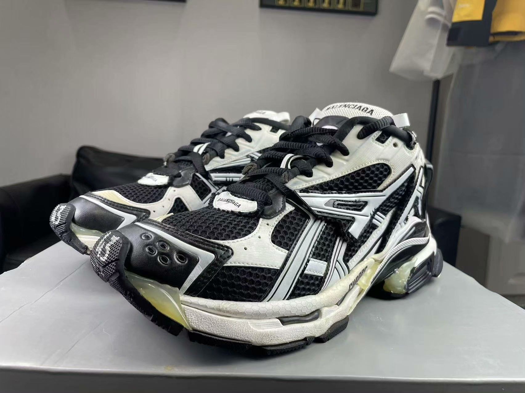 Balenciaga Balenciaga Running Black Lowtop Sneakers 10 Men Size US 10 / EU 43 - 1 Thumbnail
