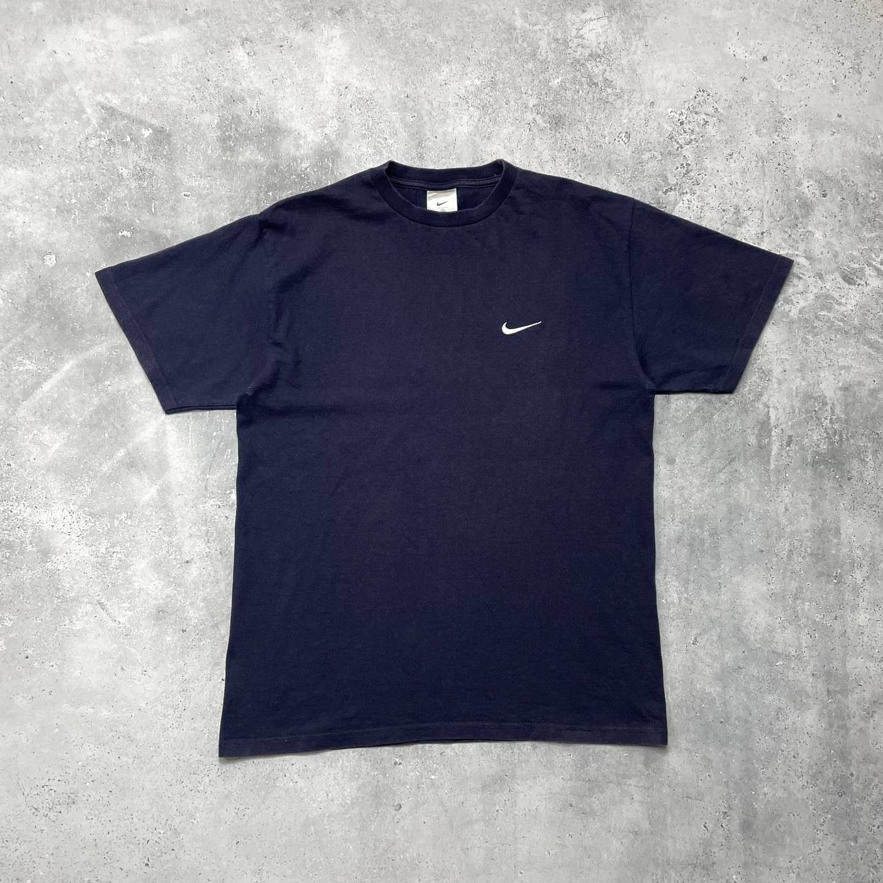Vintage Vintage 2000s Nike Small Swoosh Logo Blank T Shirt Faded M Size US M / EU 48-50 / 2 - 1 Thumbnail