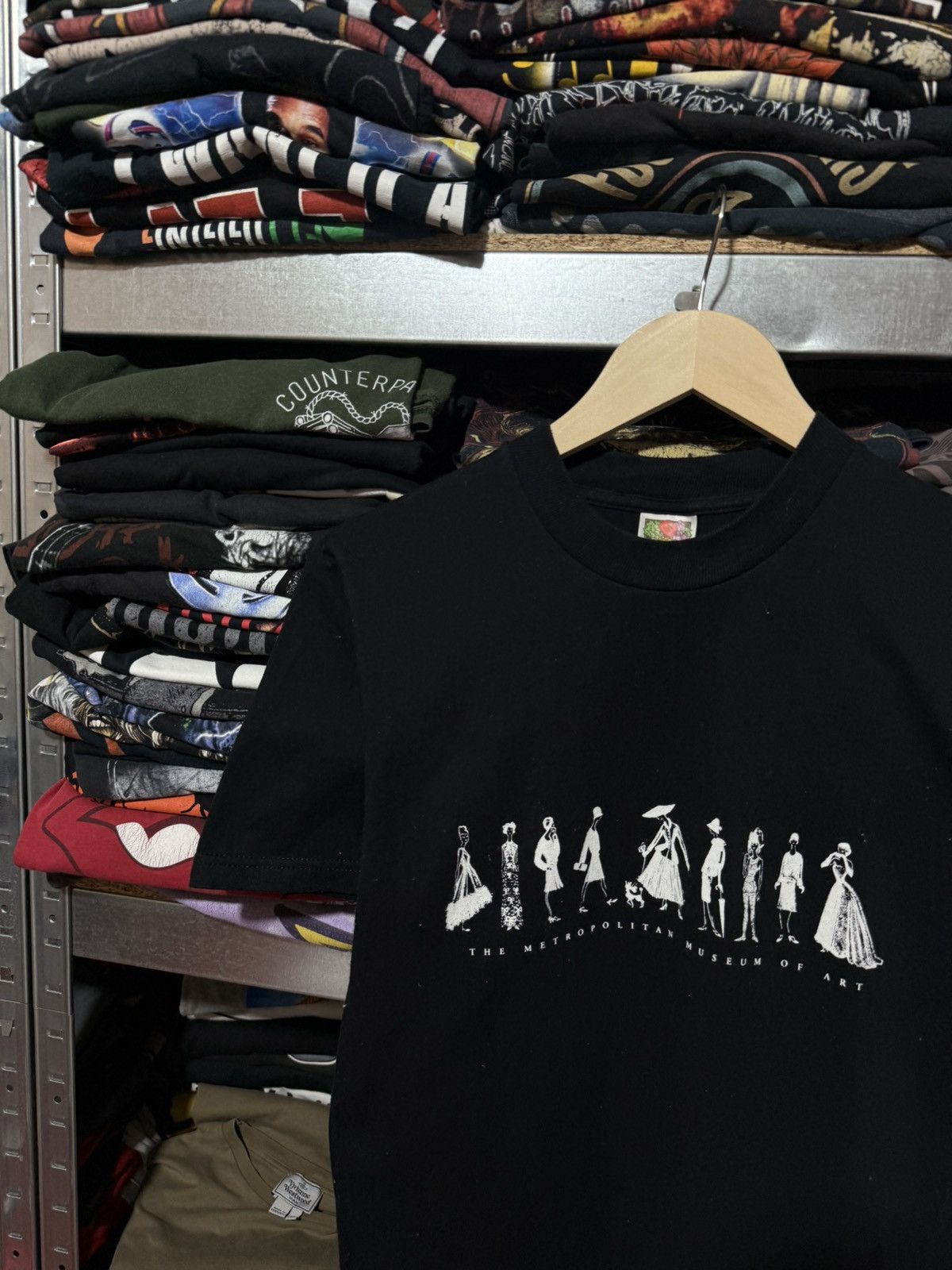 Vintage Vintage The Metropolitan Museum Costume Institute T-Shirt Size US XS / EU 42 / 0 - 3 Thumbnail