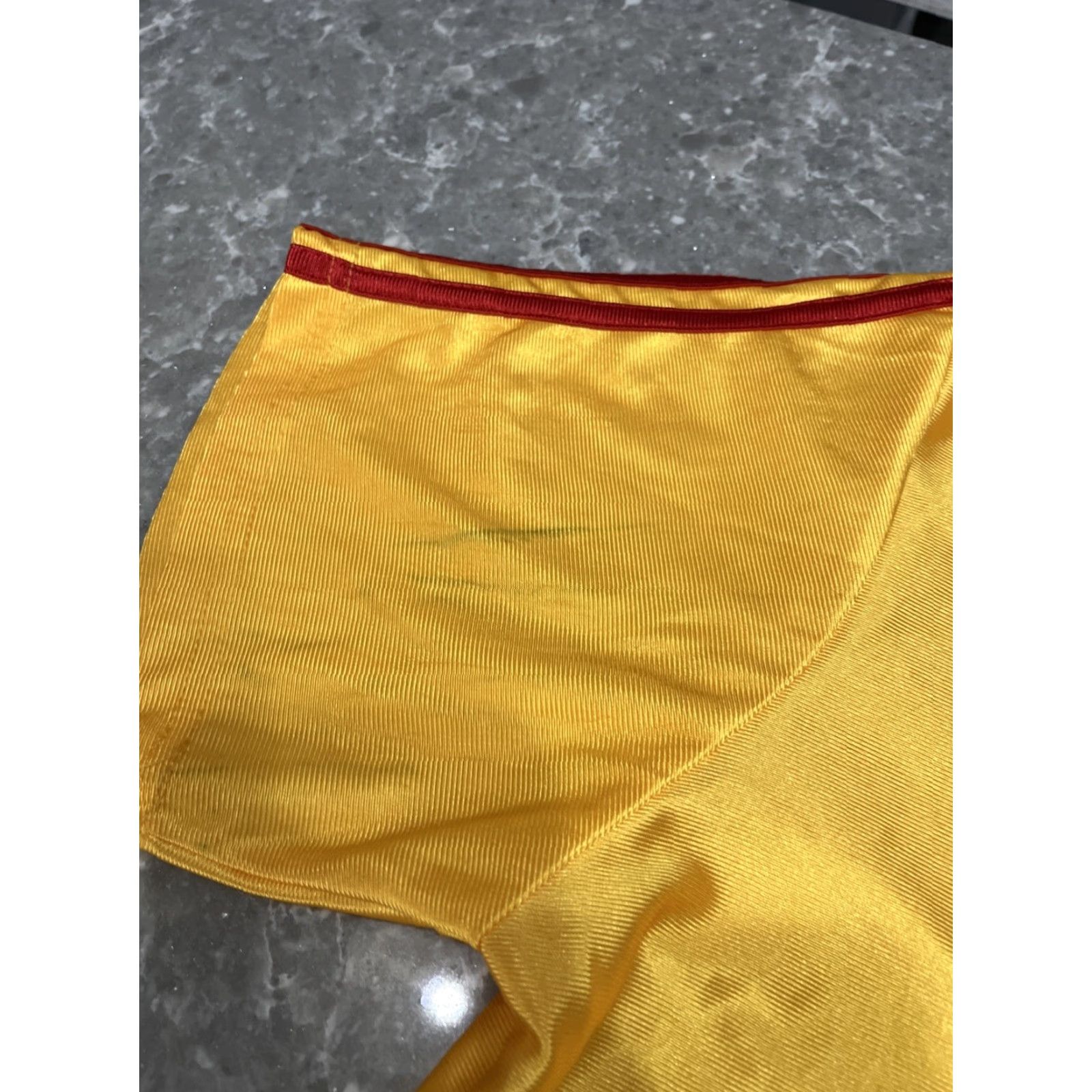 Vintage VINTAGE Costume Agent Dodgeball Movie Average Joes Short Sleeve Jersey Mens Size Medium Yellow Shirt Movie uniforms 90s? Size US M / EU 48-50 / 2 - 3 Thumbnail
