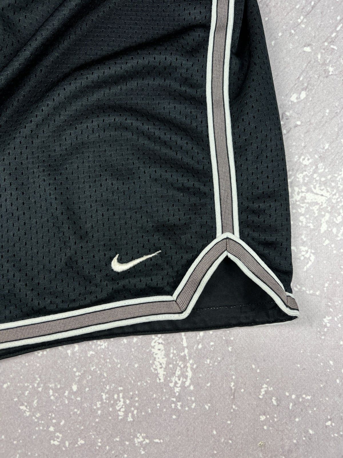 Nike Vintage Nike Basketball Shiny Shorts Mens M Black Size US 32 / EU 48 - 3 Thumbnail