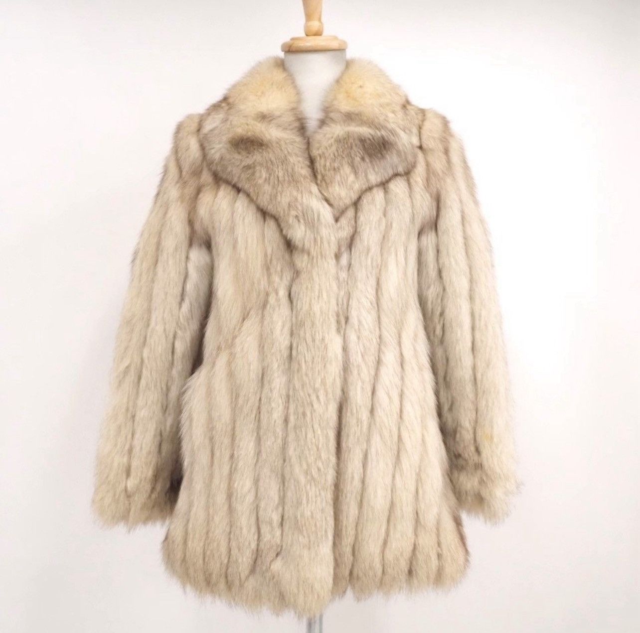 Vintage Vintage fox fur coat Size M / US 6-8 / IT 42-44 - 1 Thumbnail
