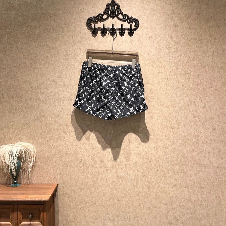 Louis Vuitton Louis Vuitton Black presbyopic full print jogging shorts Size US 38 / EU 54 - 2 Thumbnail