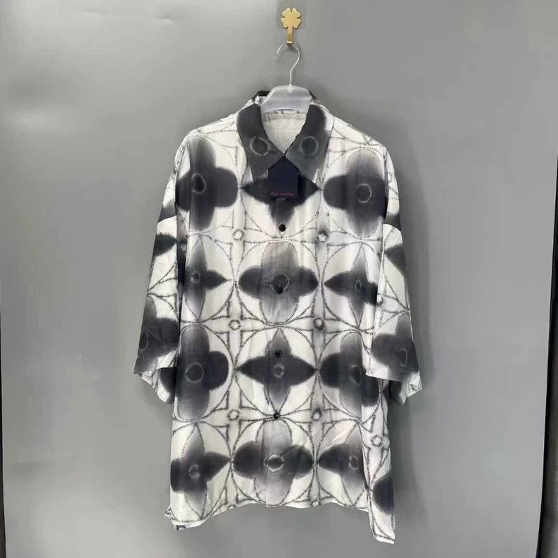Louis Vuitton Louis Vuitton Mulberry silk full logo three-flower short-s Size US XL / EU 56 / 4 - 1 Thumbnail
