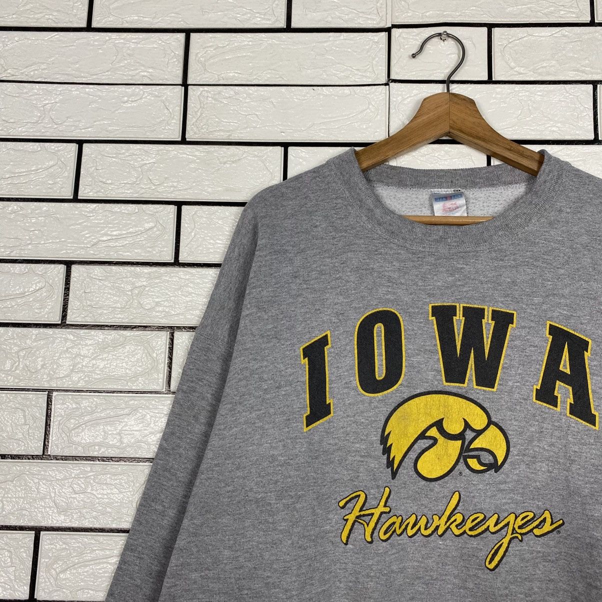 Japanese Brand 📌Vintage lowa Hawkeyes Big Logo Sweatshirt Ncaa Size US XL / EU 56 / 4 - 8 Thumbnail