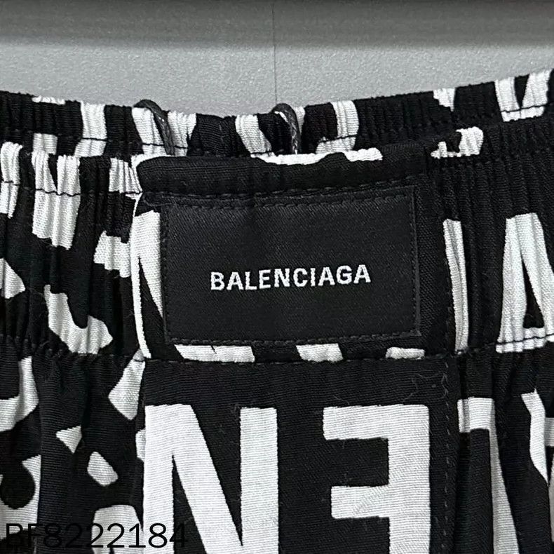 Balenciaga Balenciaga Bullet screen full of logo shorts Size US 32 / EU 48 - 5 Thumbnail