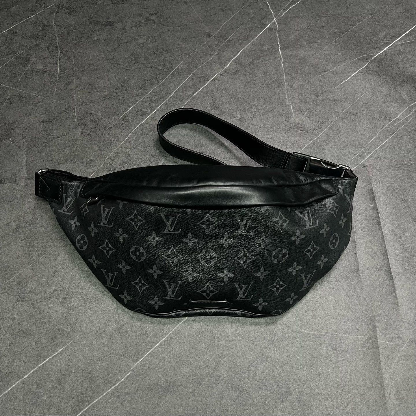 Louis Vuitton Louis Vuitton Black Bag 41 Men Size ONE SIZE - 1 Thumbnail