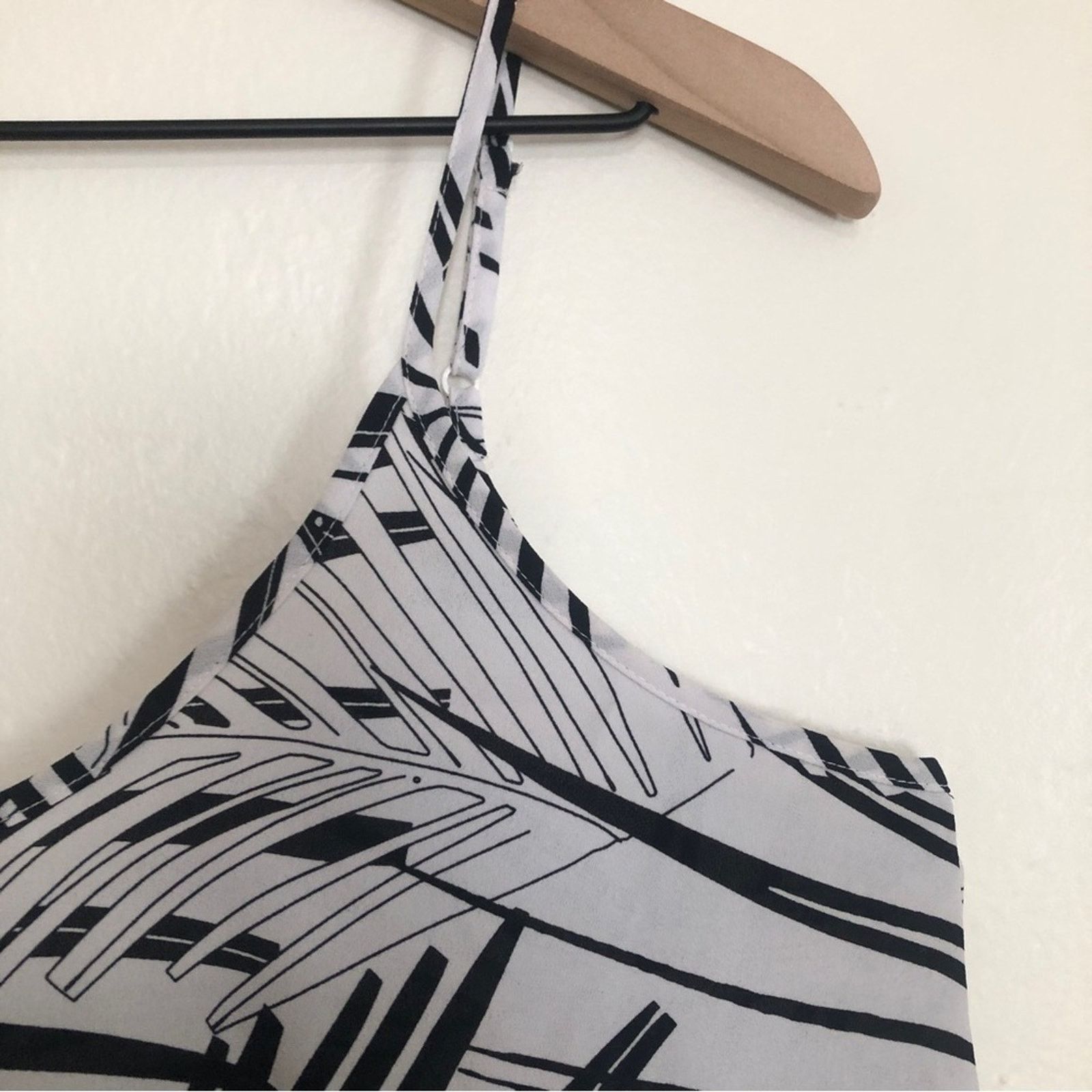 Apt. 9 Apt 9 Black White Tropical Leaf Print Tank Blouse Top Size S / US 4 / IT 40 - 2 Thumbnail