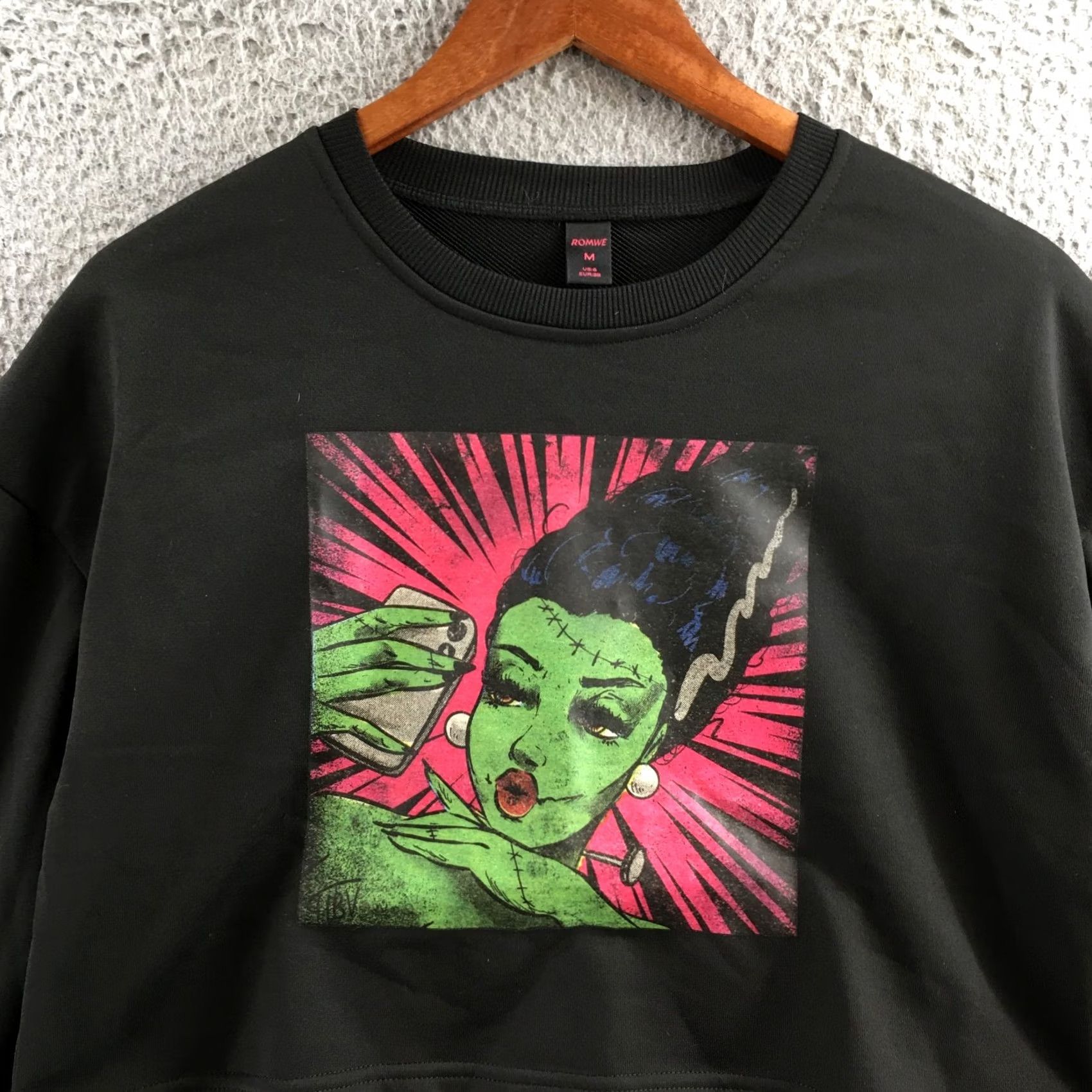 Vintage ROMWE Sweatshirt Cropped Womens M Black Graphic Frankenstein Selfie Long Sleeve Pullover Casual Fall Winter Size M / US 6-8 / IT 42-44 - 2 Thumbnail