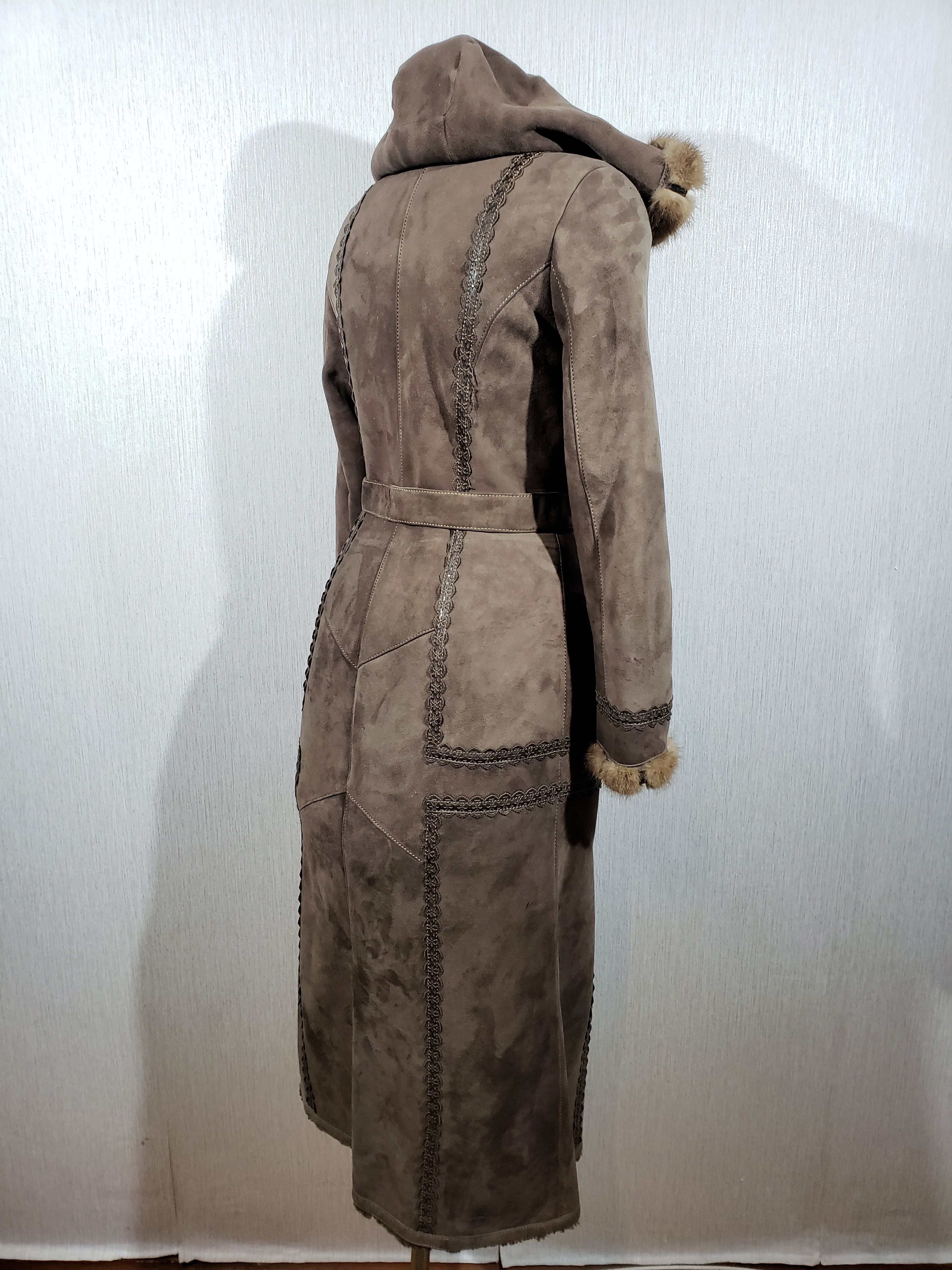 Other Stylish brown sheepskin coat with a chic fur hood. Size L / US 10 / IT 46 - 5 Thumbnail