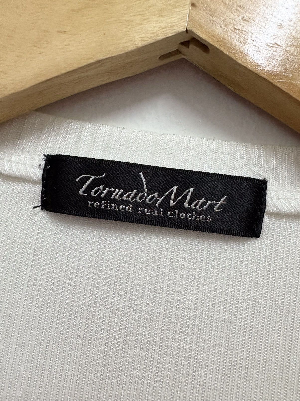 Tornado Mart 2000's Tornado Mart Black Rose / L.G.B Style V-Neck T-Shirt Size US XS / EU 42 / 0 - 9 Thumbnail