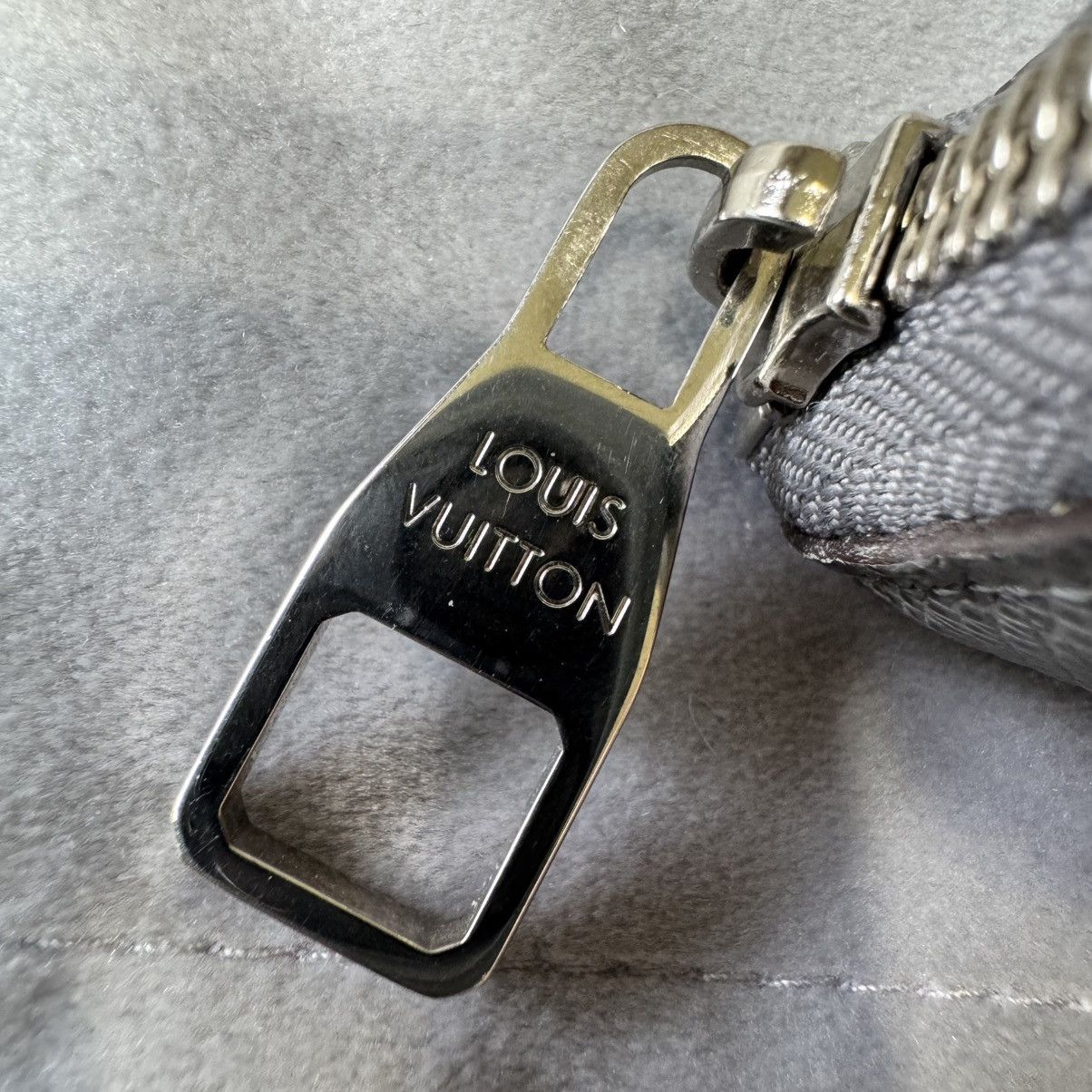 Louis Vuitton Louis Vuitton Men's Tiaga Gray Leather Vertical Zippy Wallet Size ONE SIZE - 4 Thumbnail