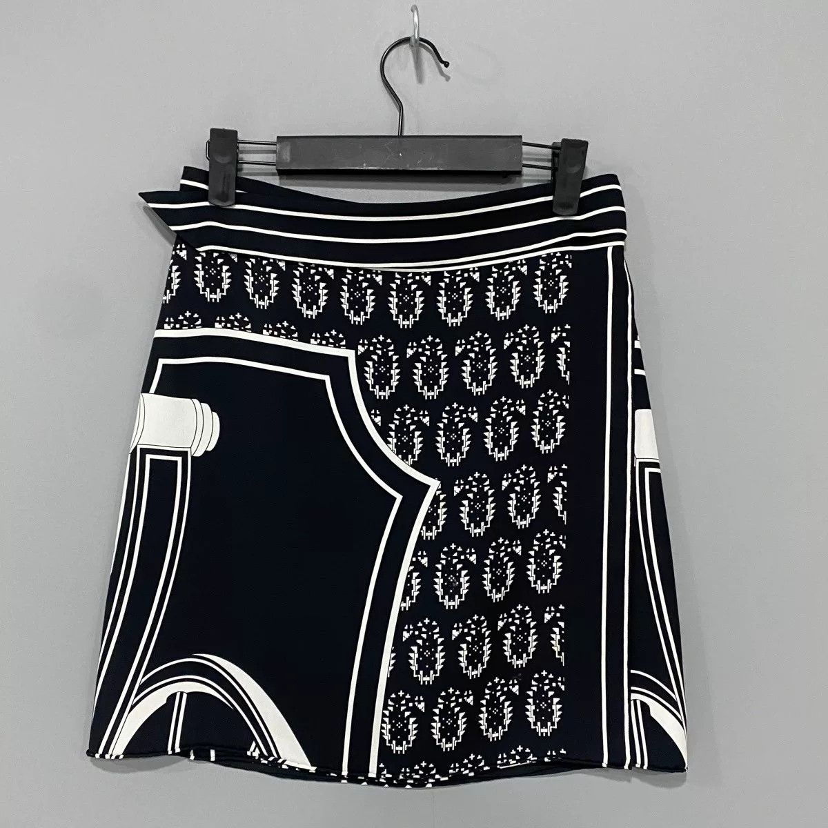 Hermes black silk mini skirt by Hermes Size 34" / US 12 / IT 48 - 1 Thumbnail