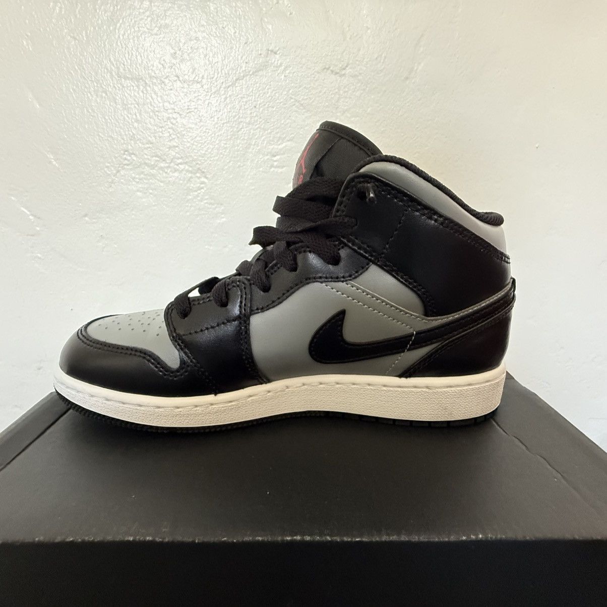 Nike Nike Jordan 1 Authentic Youth Mid Red Shadow Size US 6 / EU 39 - 5 Thumbnail