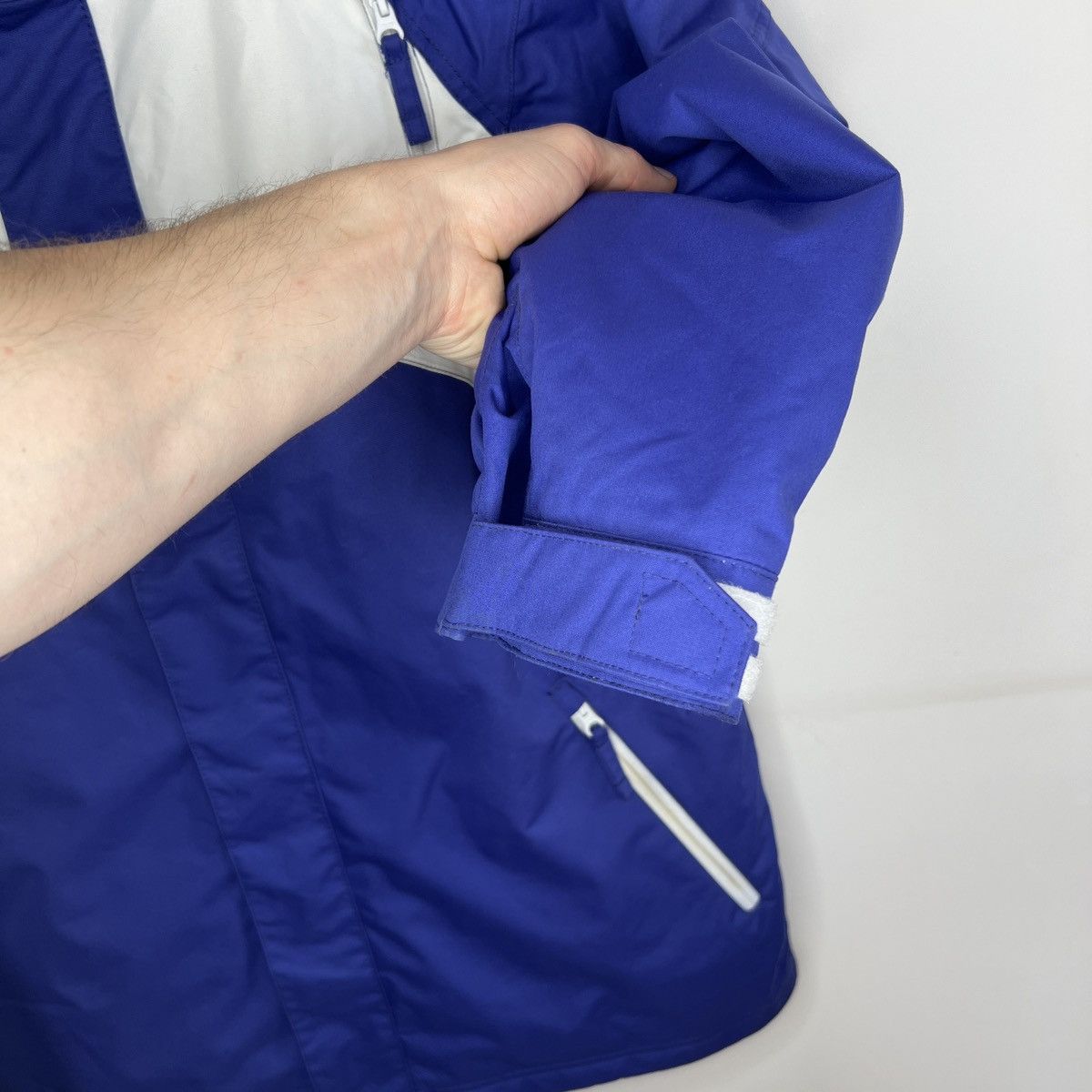 Oakley 00s Oakley Vintage Waterproof Hooded Jacket Y2K Size US L / EU 52-54 / 3 - 7 Thumbnail