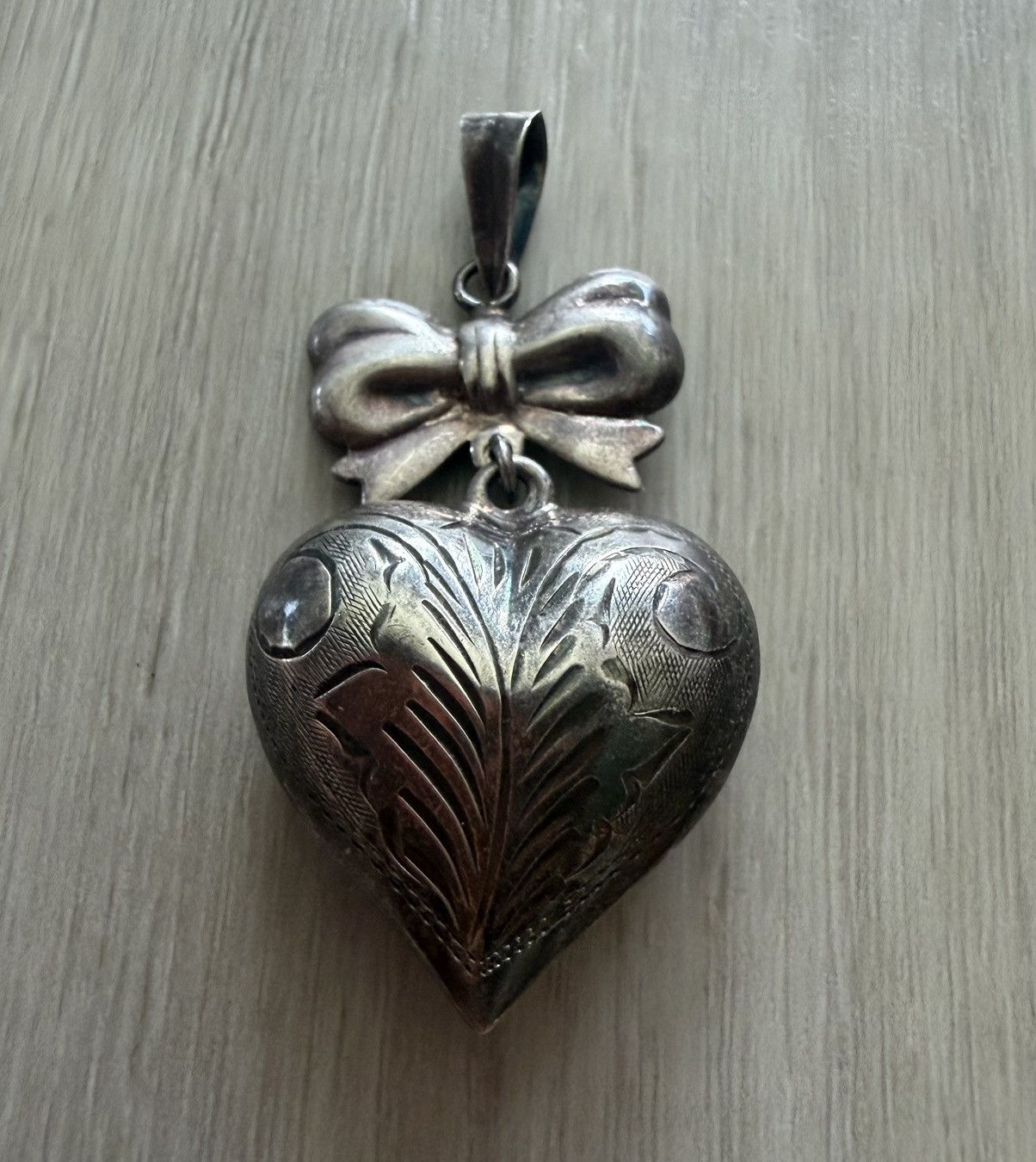 Vintage Vintage 925 Sterling Silver Puffy Heart & Bow Pendant Dangle Size ONE SIZE - 1 Thumbnail