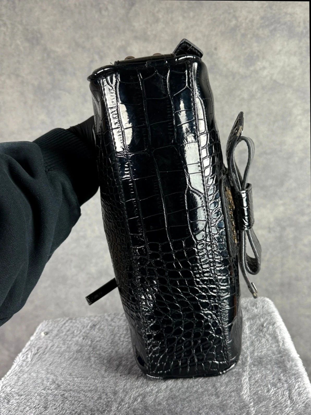 Guess Guess Patent Croc Handbag Black Bow Coquette Size ONE SIZE - 8 Thumbnail