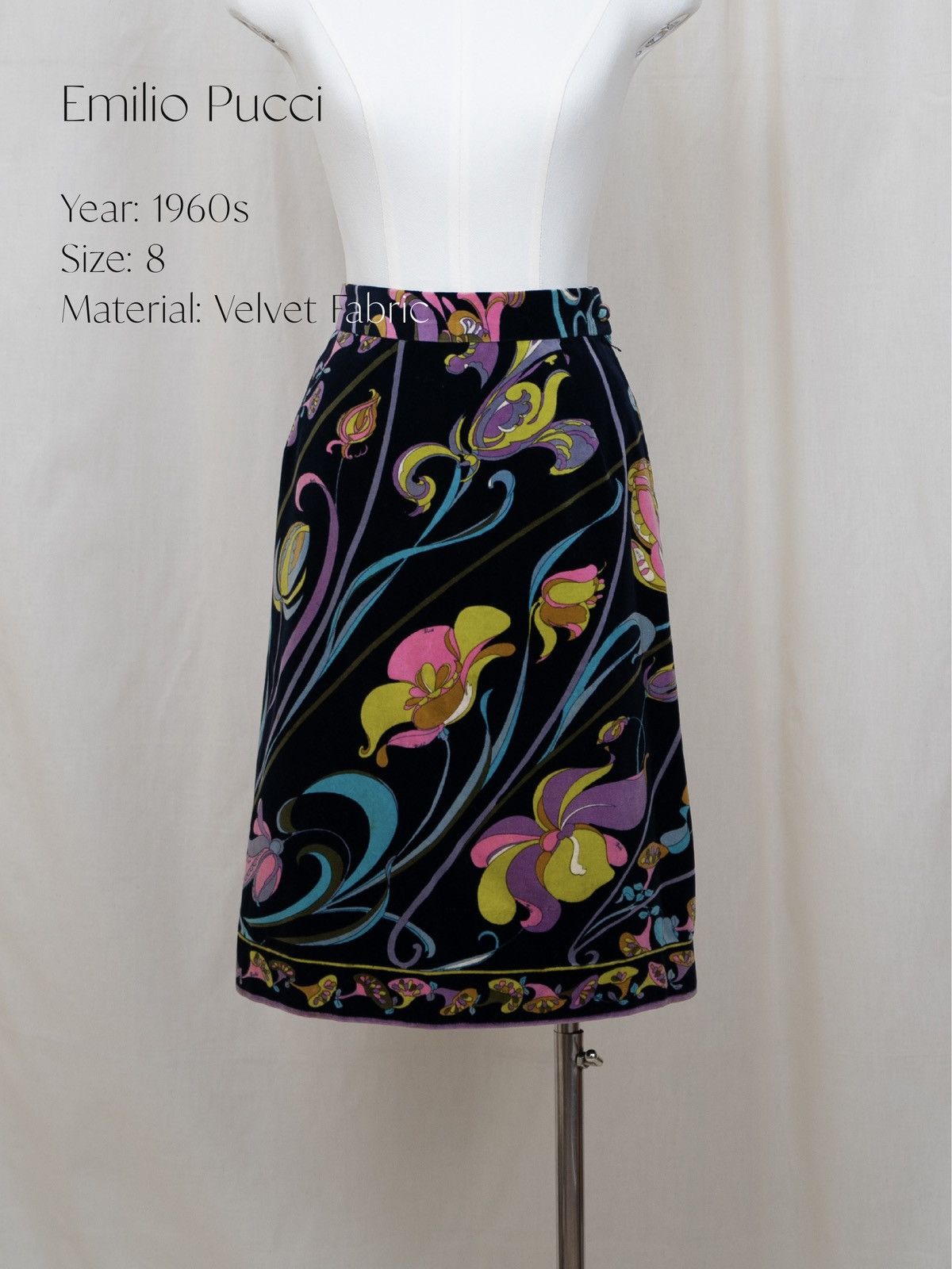 Emilio Pucci Emilio Pucci | 1960s Velvet Floral Skirt Size 27" / US 4 / IT 40 - 1 Thumbnail