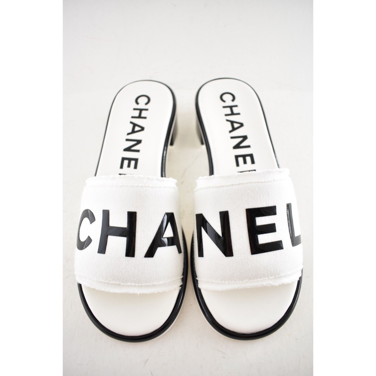 Chanel Chanel 24C White Black CHA NEL Letter Logo Mule Slide Size US 11 / IT 41 - 3 Thumbnail
