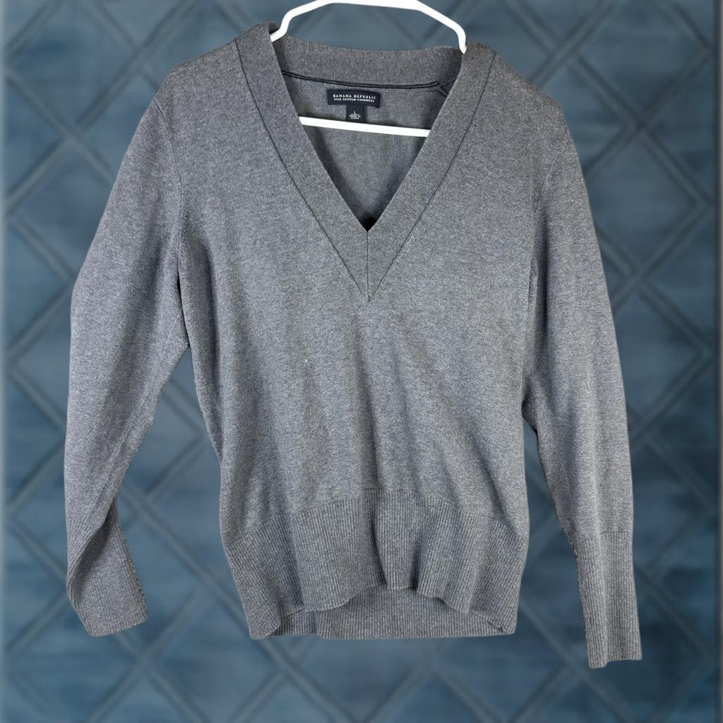 Banana Republic Banana Republic Sweater Womens Large Gray Silk Cashmere V-Neck Knit Pullover Size L / US 10 / IT 46 - 1 Thumbnail