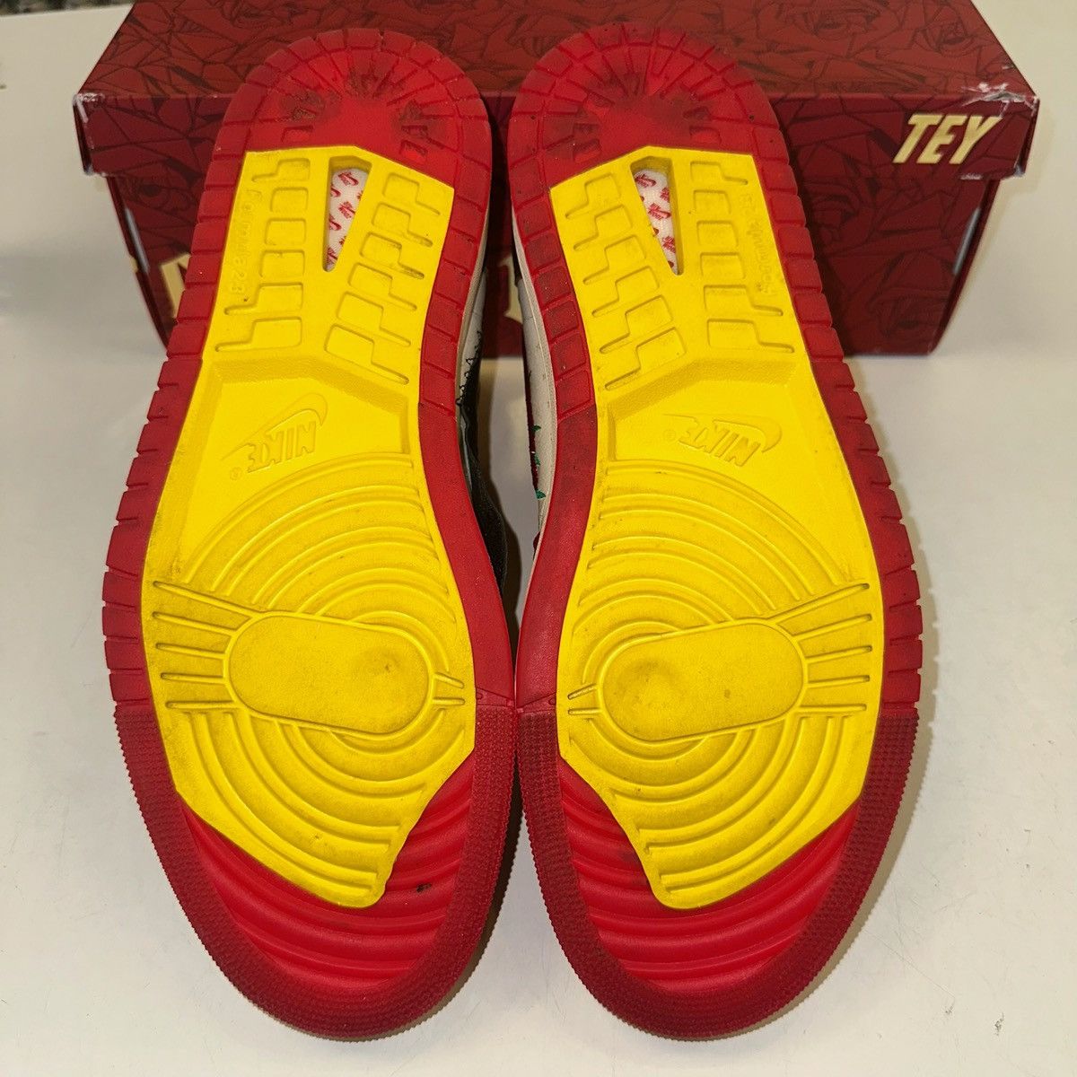 Jordan Brand × Nike 13.5W (12M) - Jordan 1 High Zoom Comfort 2 x Teyana Taylor Size US 12 / EU 45 - 5 Thumbnail