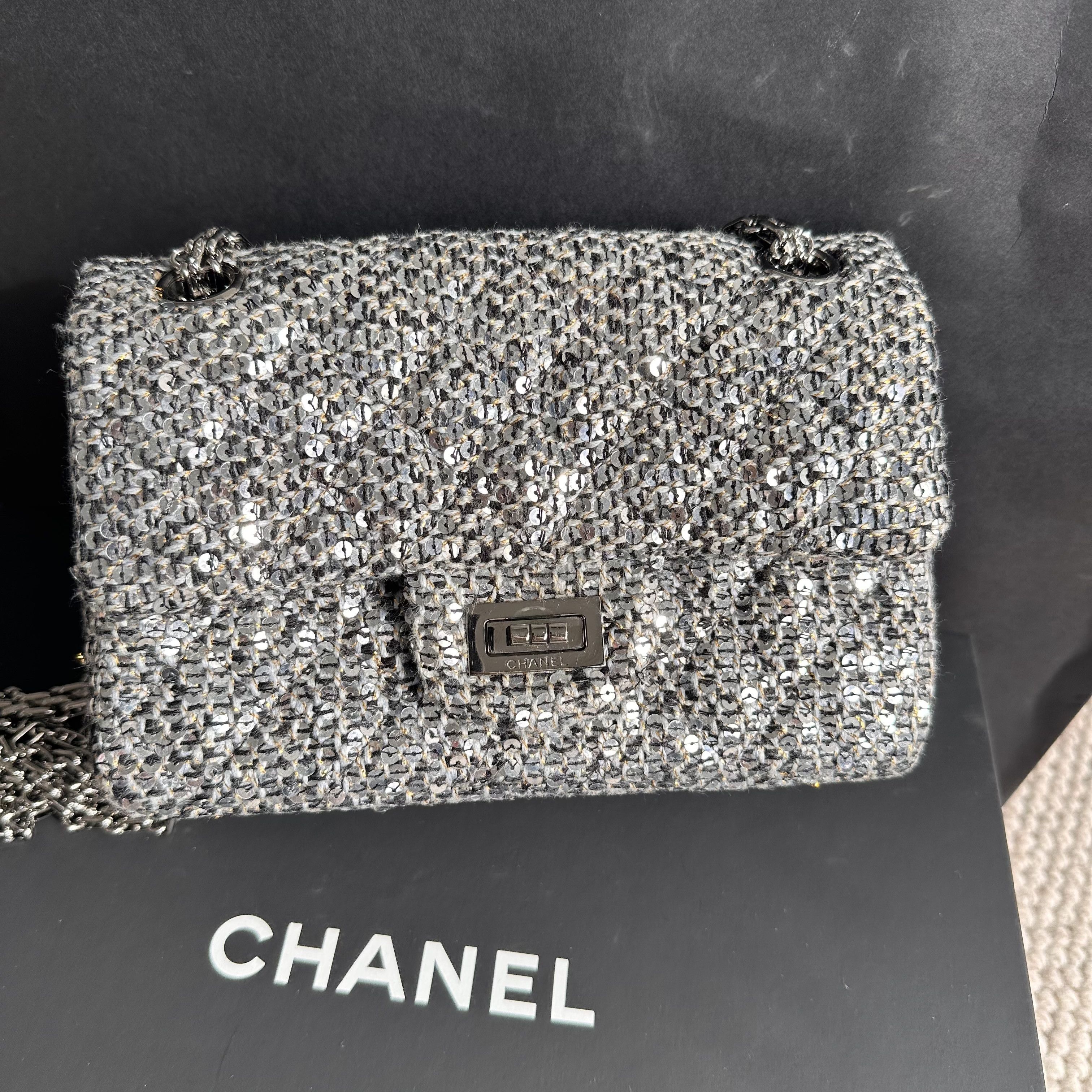 Chanel CHANEL 2.55 Reissue Mini bag in Tweed and sequins Size ONE SIZE - 14 Thumbnail