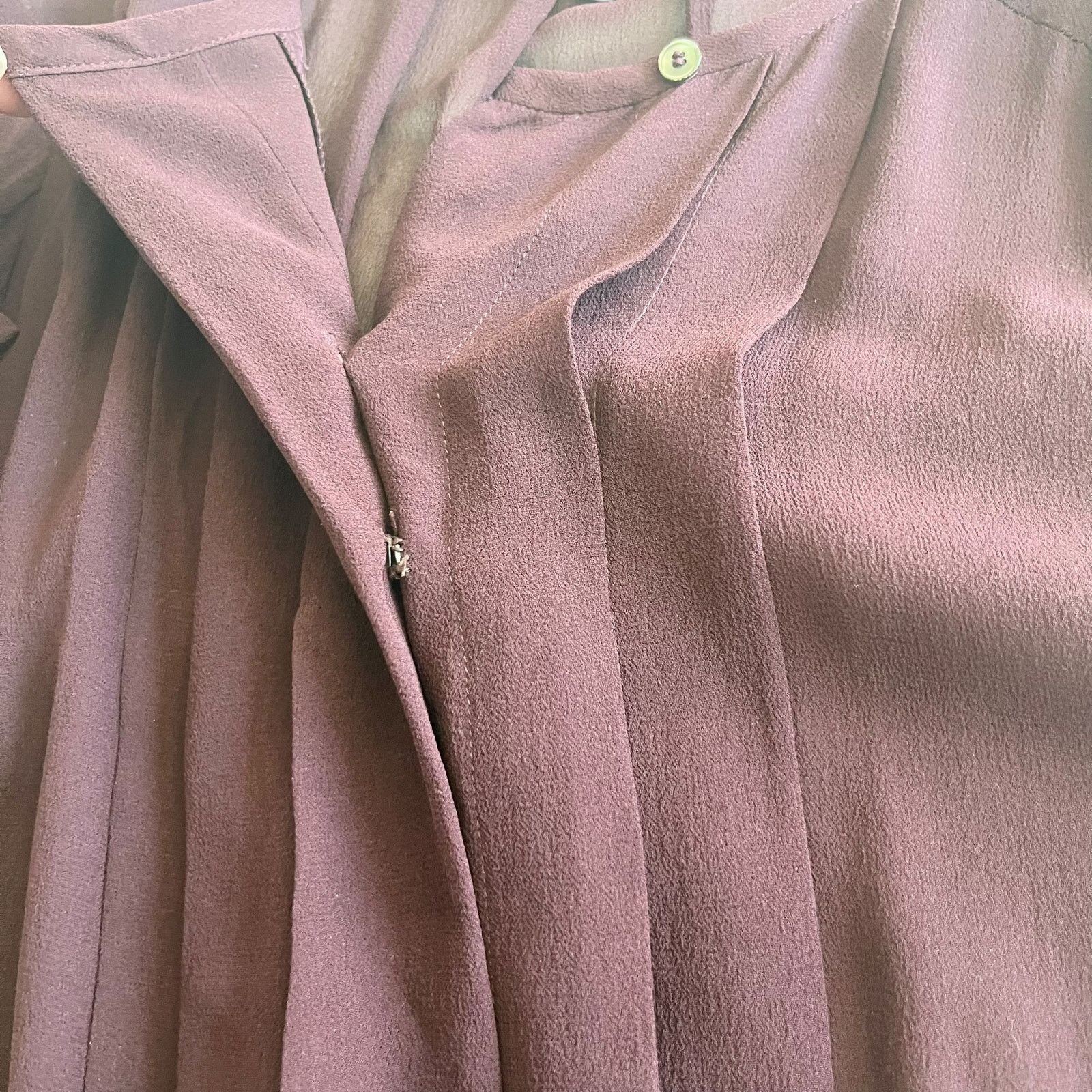 Aritzia Babaton Aritzia Burgundy Pleated Tie Waist Crepe Midi Dress Size XS / US 0-2 / IT 36-38 - 7 Thumbnail