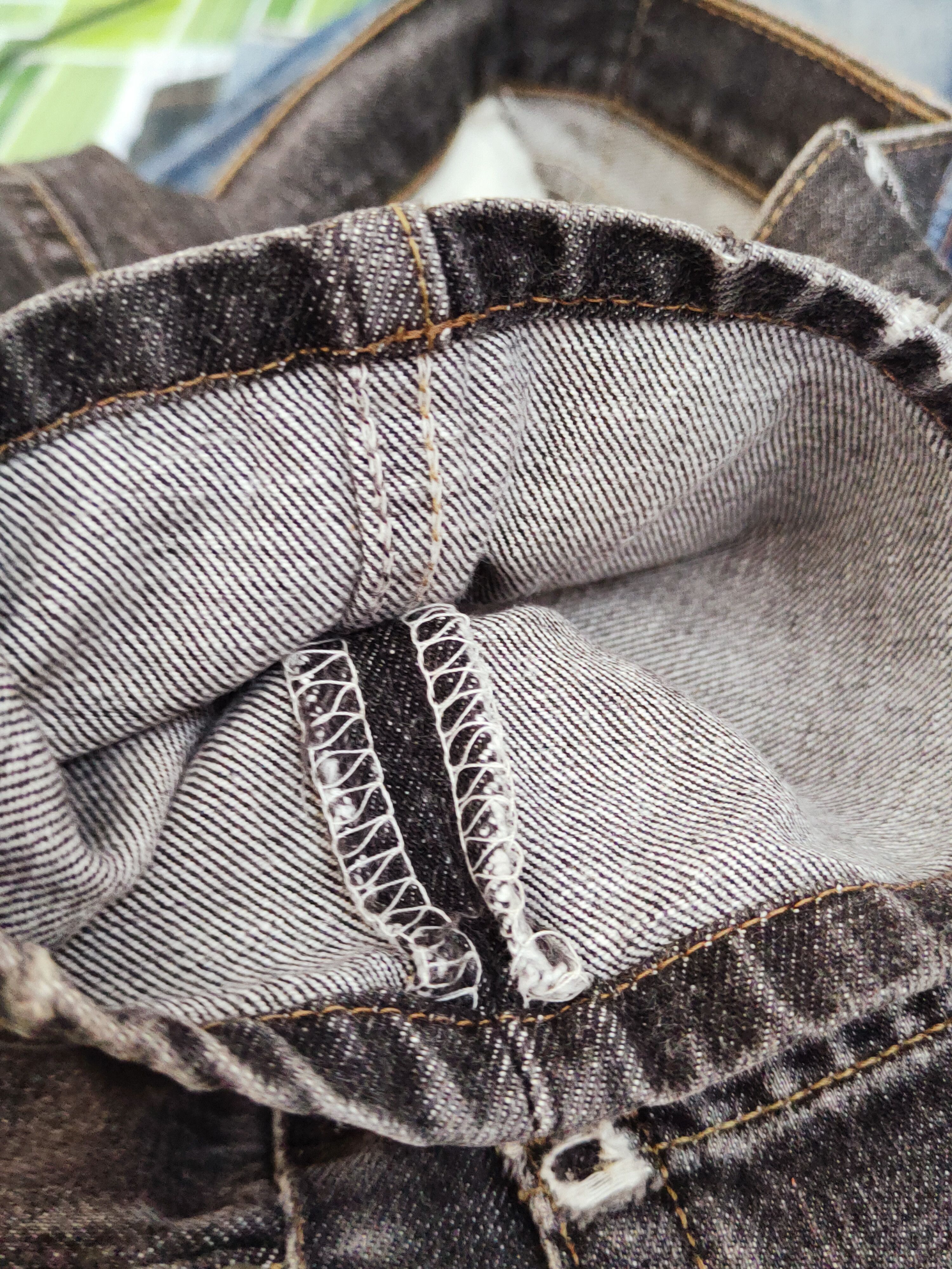 Levi's 552 Levi's Black Distressed Ripped Jeans #W498 Size US 27 - 15 Thumbnail