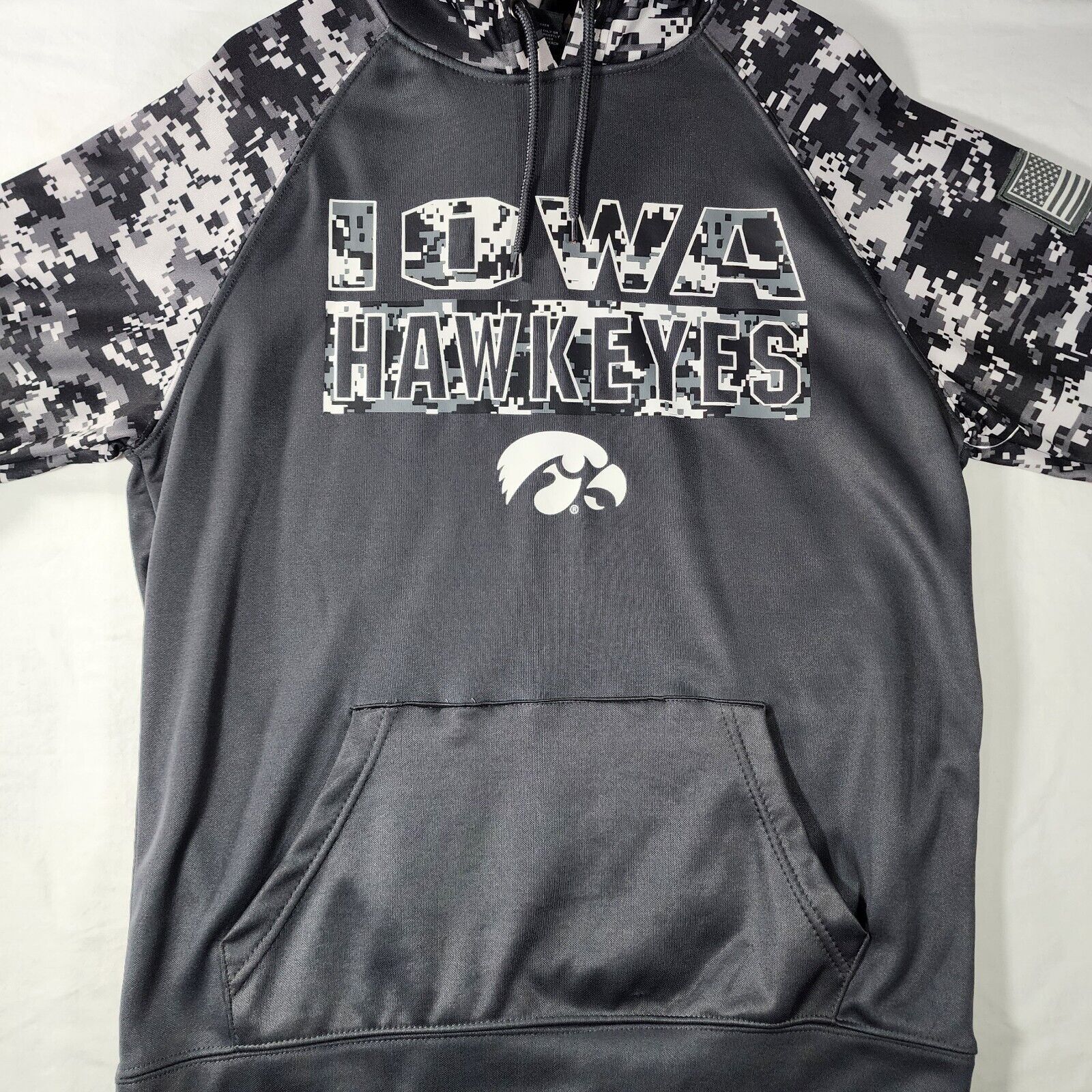 Colosseum Athletics Iowa Hawkeyes Digi Camo Hoodie Flag OHT Pullover Sz M Size US M / EU 48-50 / 2 - 3 Thumbnail