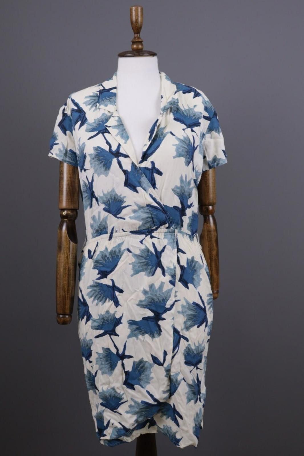 Gianni Valentino Ganni White Floral Short Sleeve V-Neck Peged Dress Size S Size S / US 4 / IT 40 - 1 Thumbnail