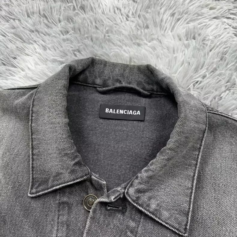 Balenciaga Balenciaga Earth embroidered denim jacket Size US S / EU 44-46 / 1 - 2 Thumbnail