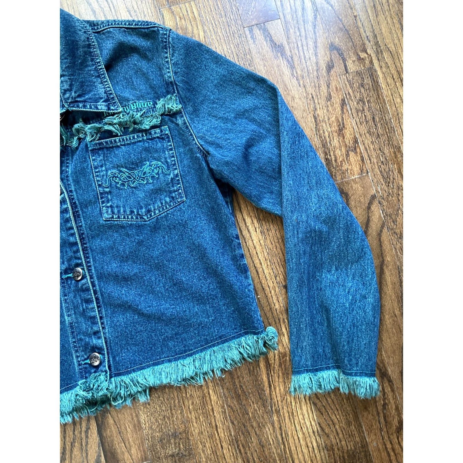 Denime VINTAGE Johnny Blaze Denim Jacket Womens Large Trucker Blue 90s Biker Casual Cotton Embroidered Logo Button Short Sleeve Size L / US 10 / IT 46 - 3 Thumbnail