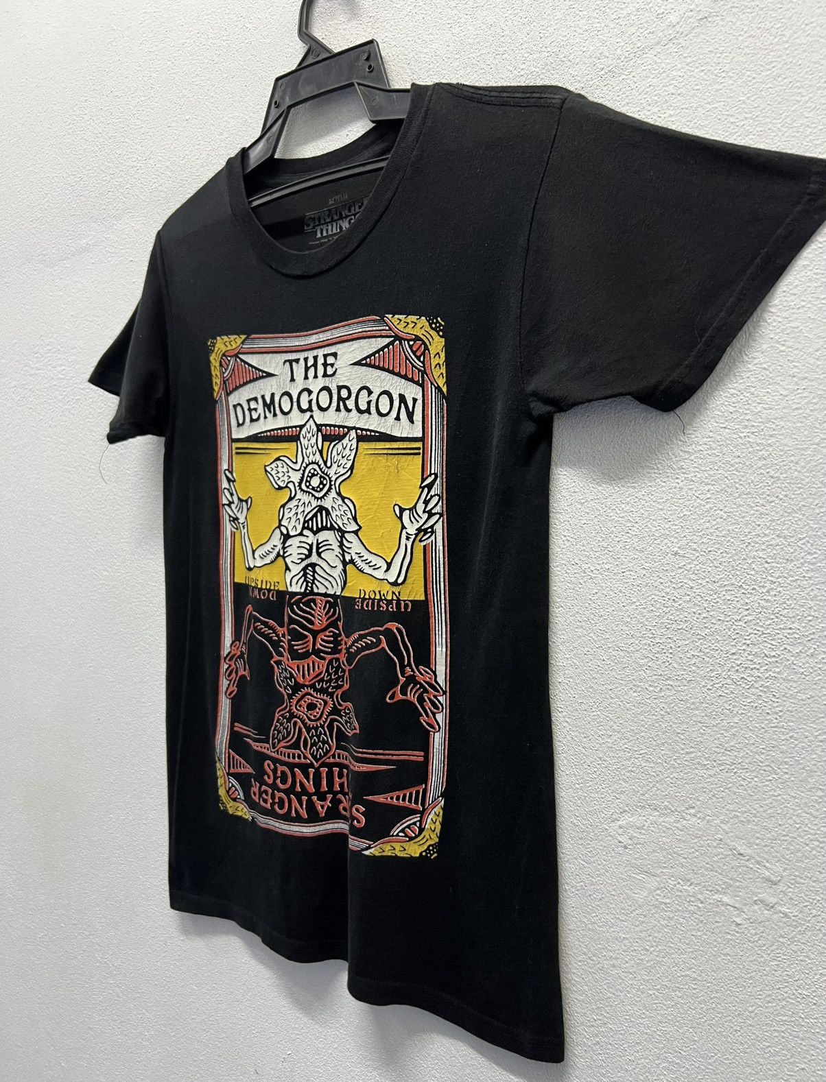 Vintage VINTAGE NETFLIX STRANGER THINGS THE DEMOGORGON SHIRT Size US S / EU 44-46 / 1 - 4 Thumbnail