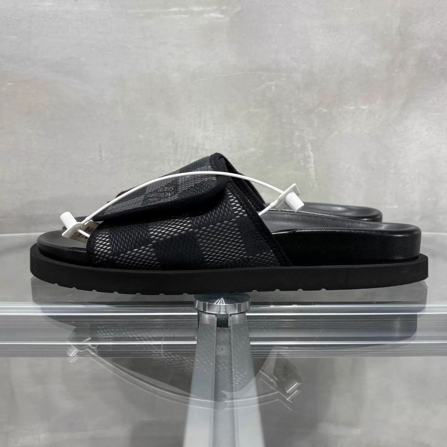 Louis Vuitton Louis Vuitton Damier Velcro Slipper Black UK9 Size US 10 / EU 43 - 3 Thumbnail