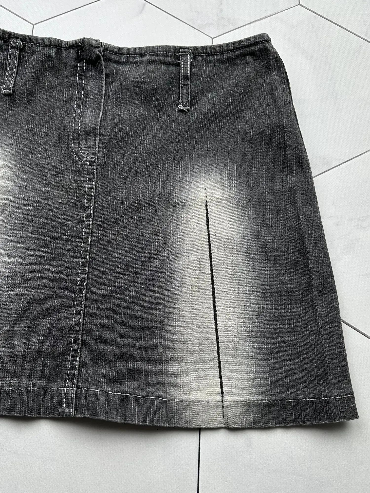 Vintage Vintage Faded Denim Mini Skirt (B473)E2D15 Size 26" / US 2 / IT 38 - 3 Thumbnail