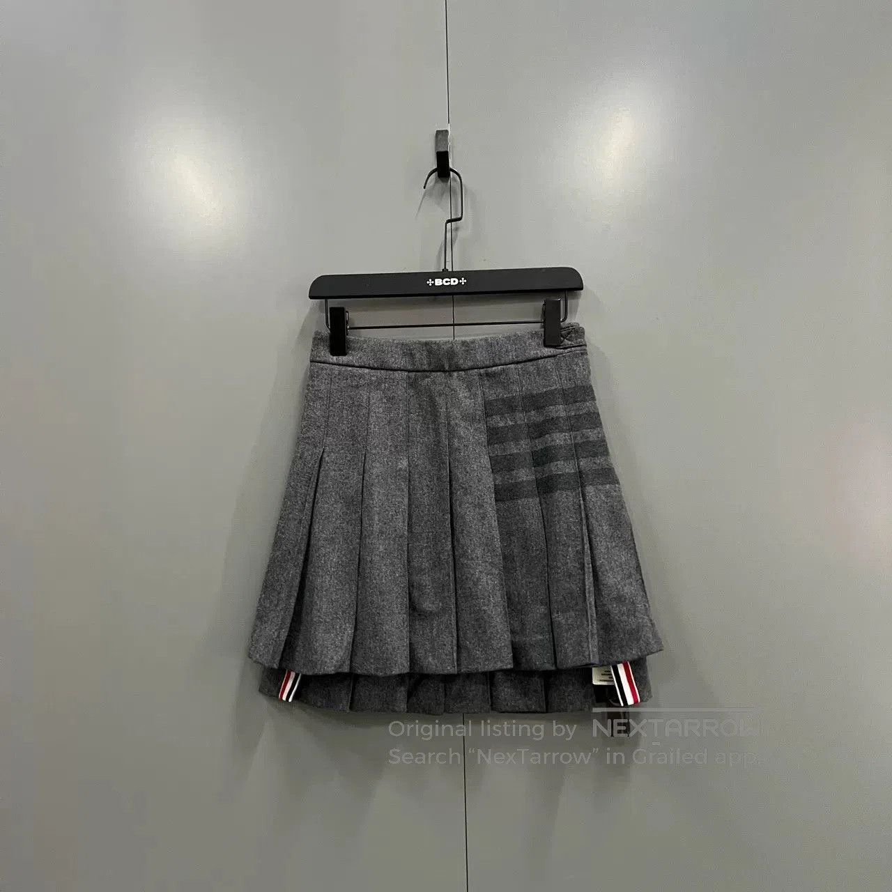 Thom Browne thom browne gray pleated skirt with stripes. Size 37" - 1 Thumbnail